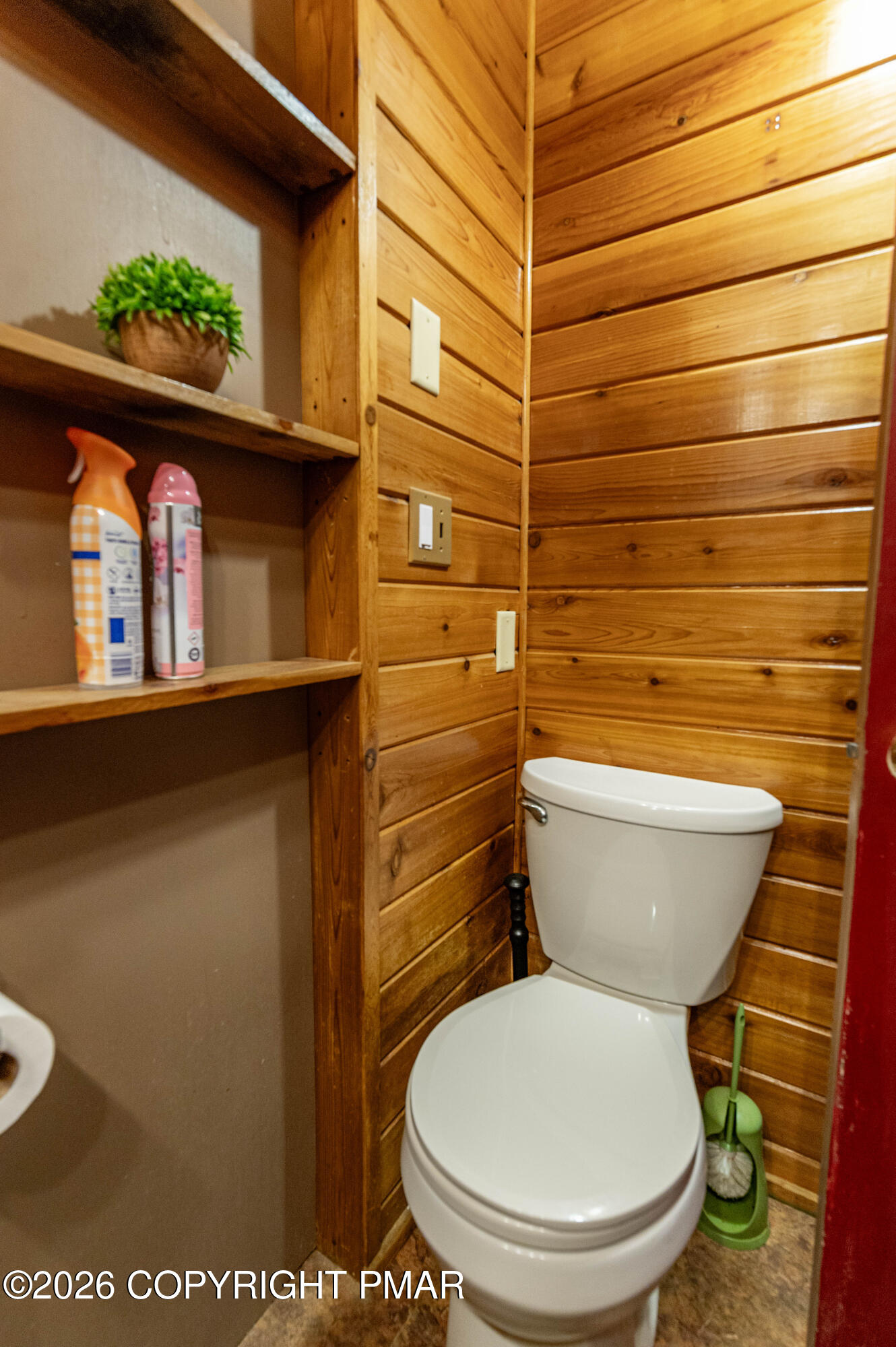 1328 Winding Way Property Photo 33