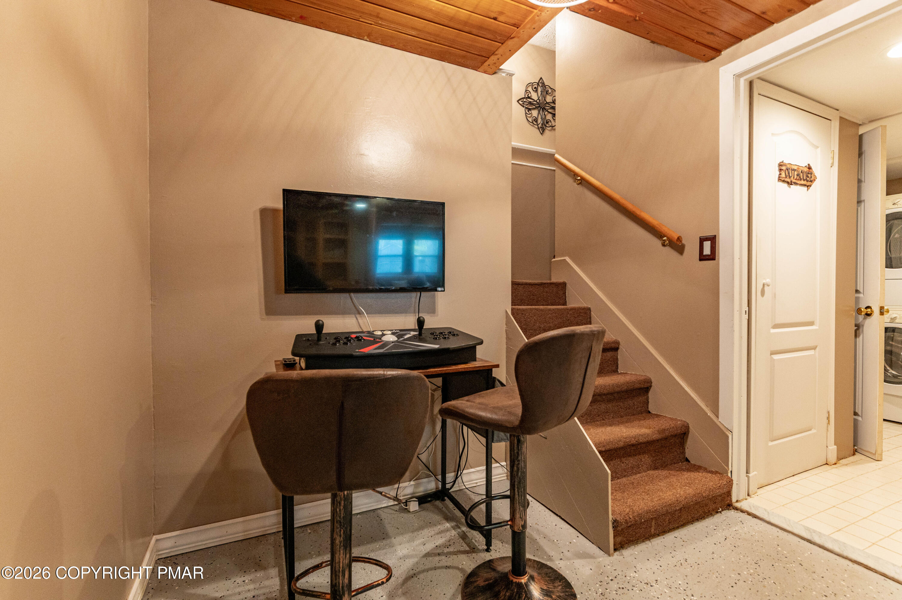 1328 Winding Way Property Photo 41