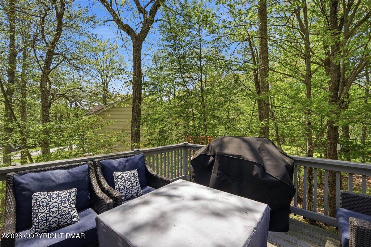 3188 Hamlet Drive Property Photo 5