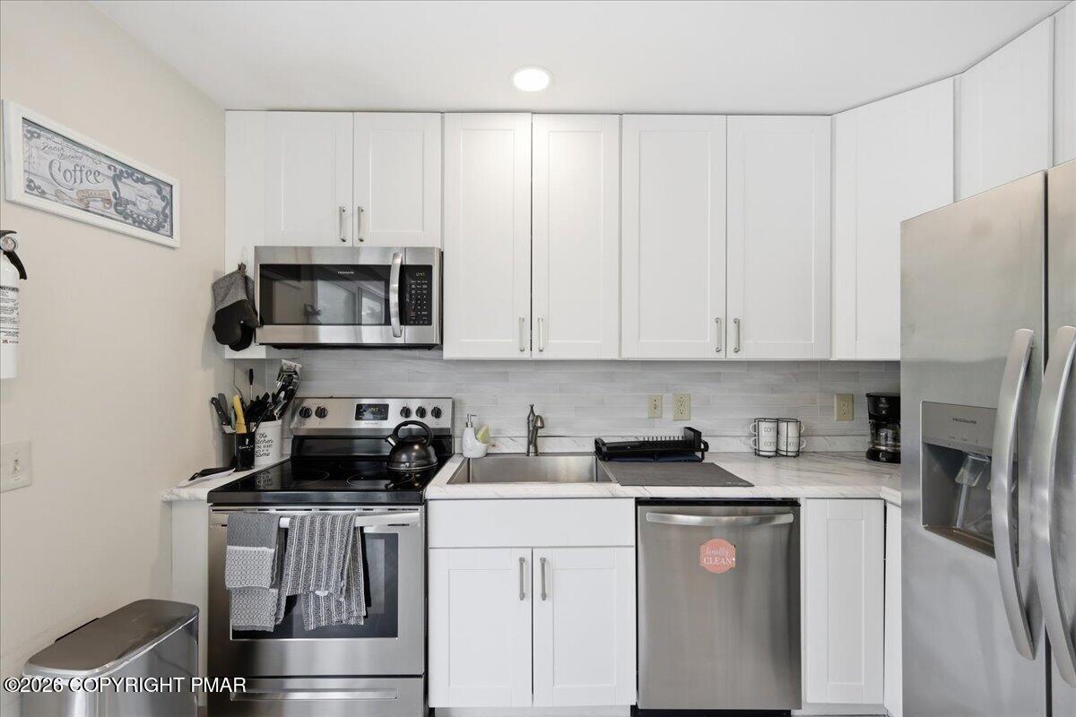 3188 Hamlet Drive Property Photo 10