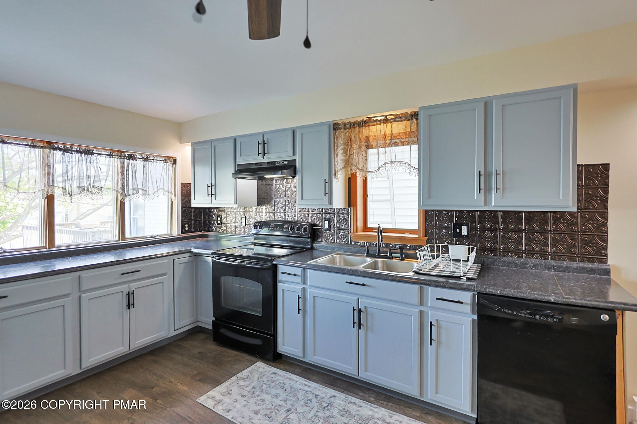 230 E Fell Street Property Photo 7