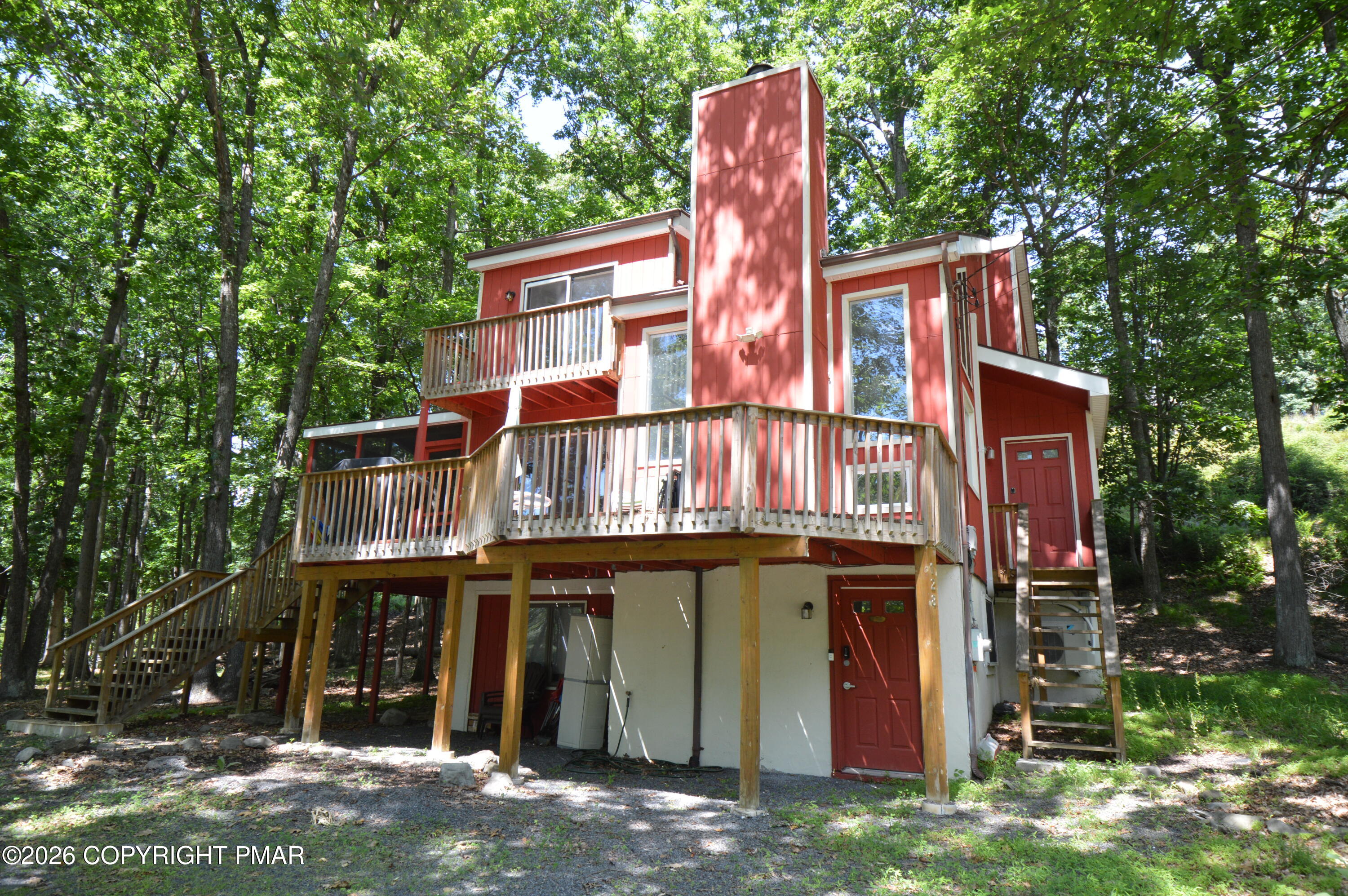 128 Ashley Court Property Photo 2