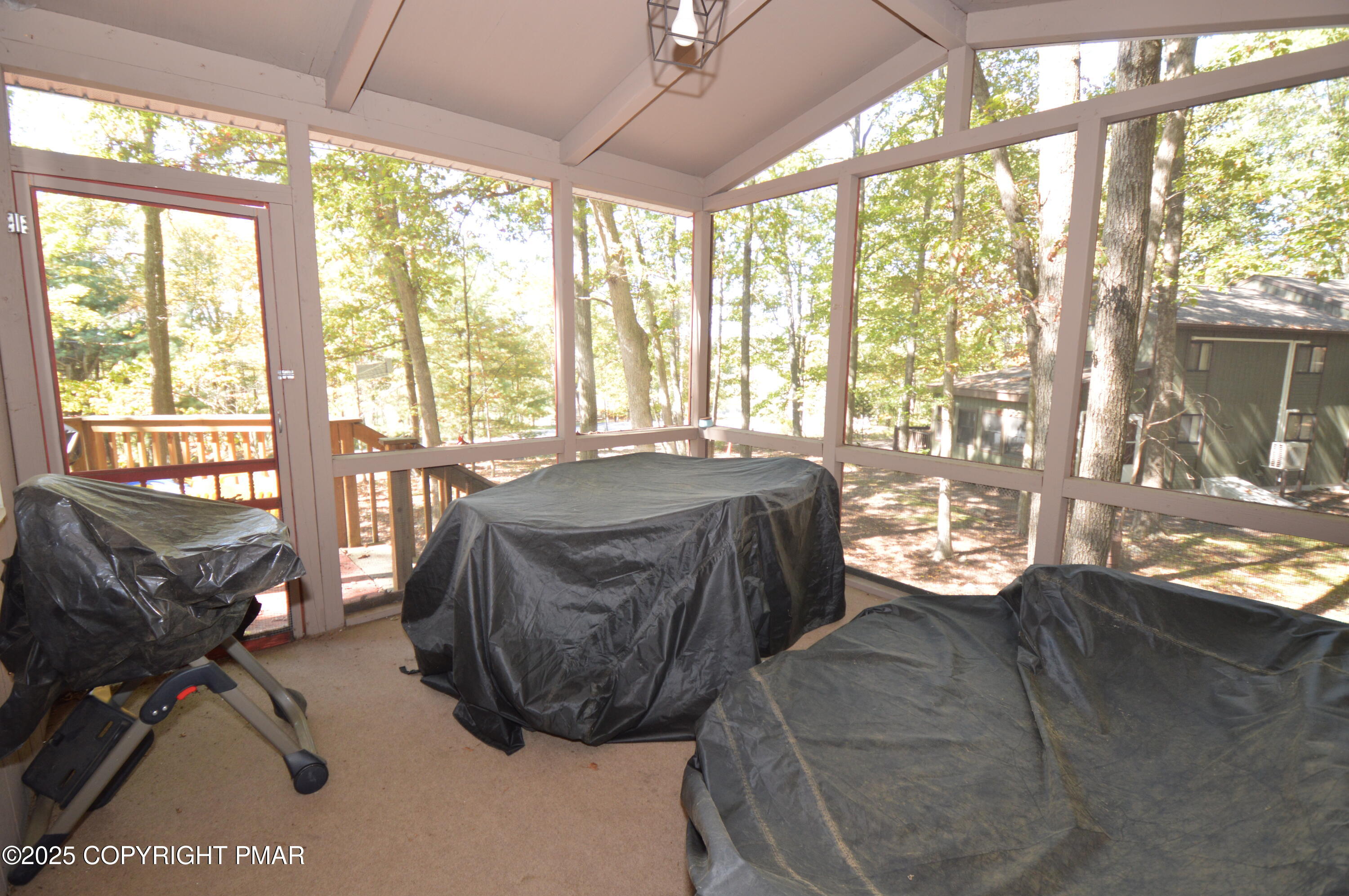 128 Ashley Court Property Photo 7