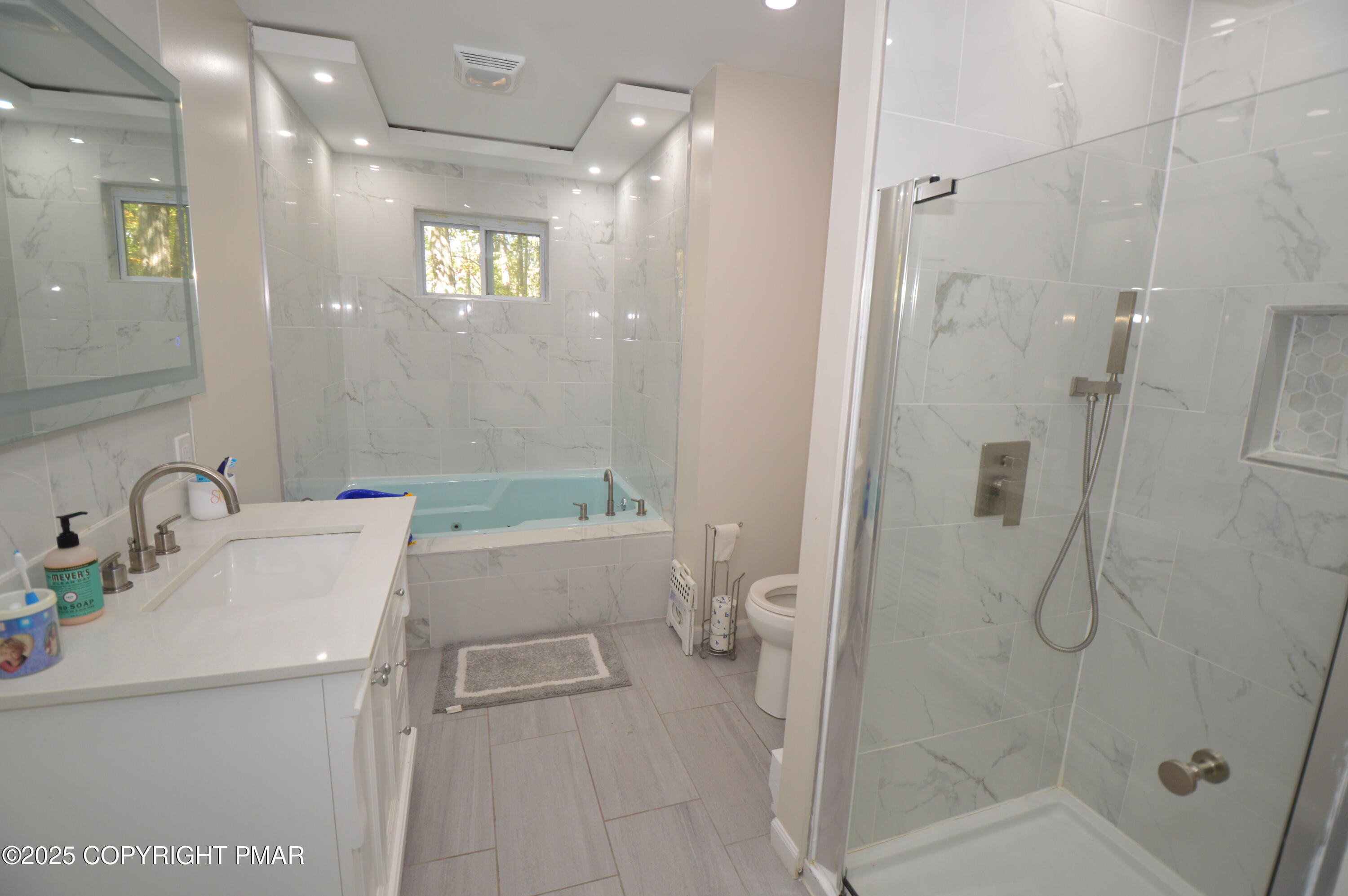 128 Ashley Court Property Photo 9