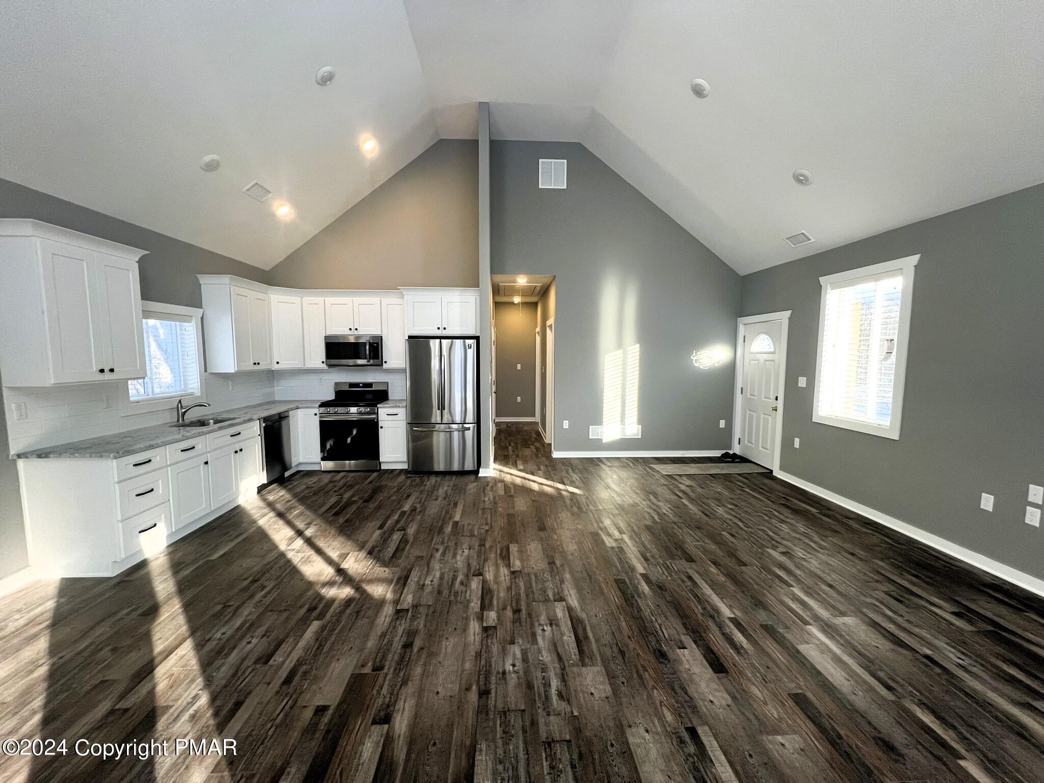 B822 Old Stage Road Property Photo 6