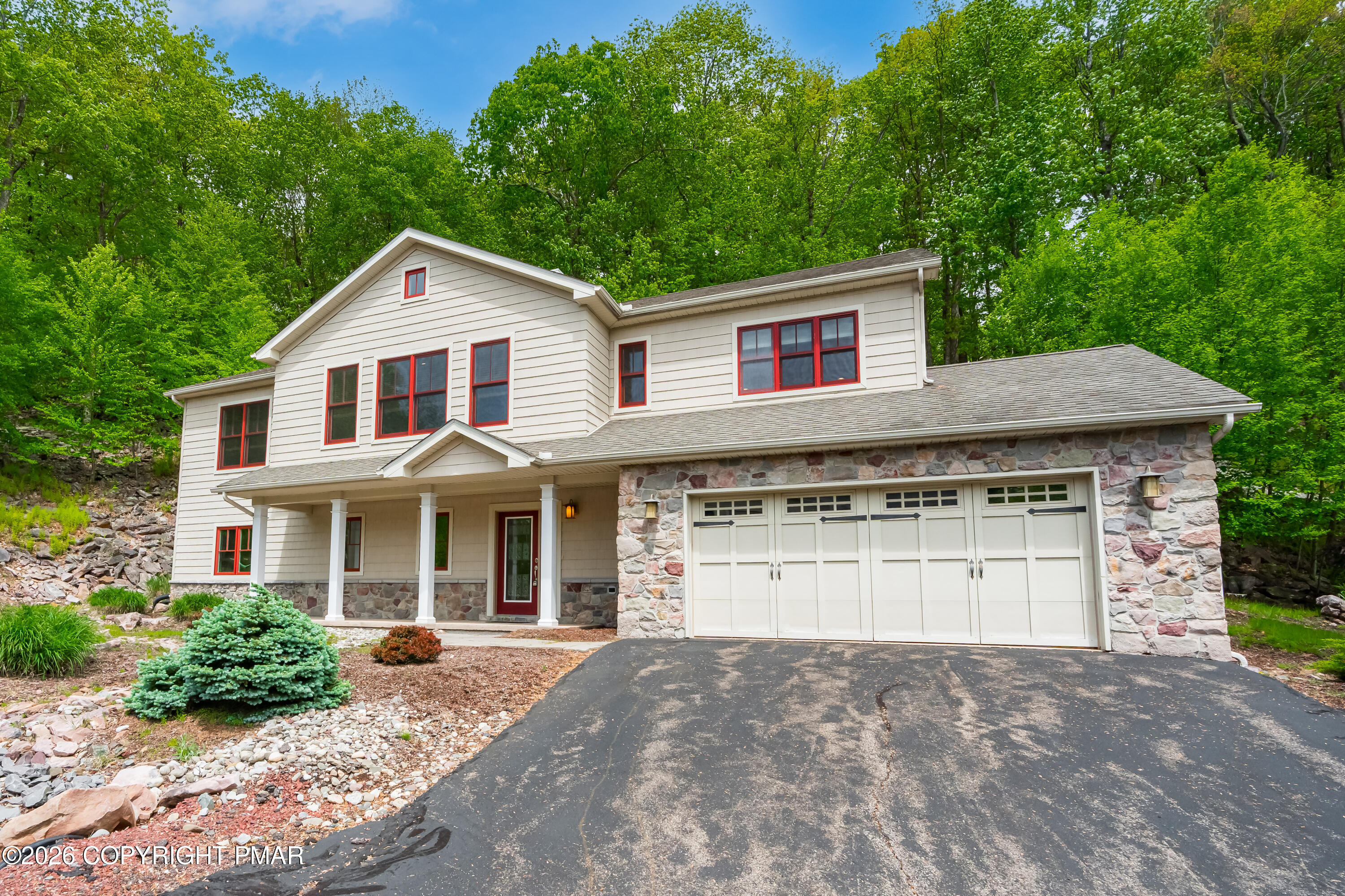 54 Bluestone Court Property Photo 4