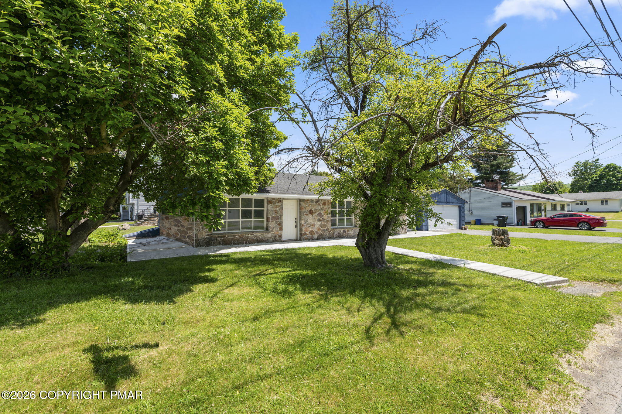 95 10th Street Property Photo 3