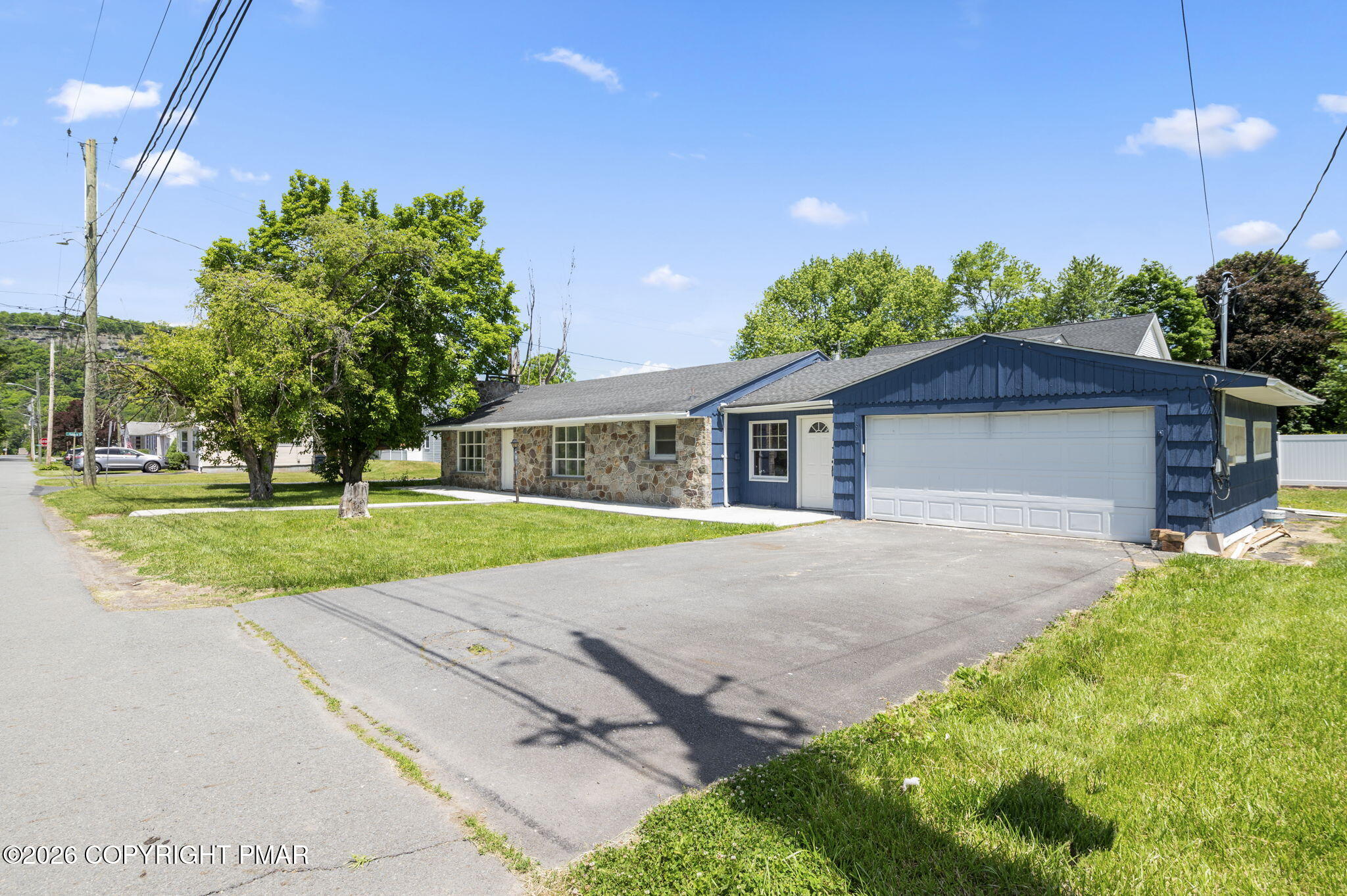 95 10th Street Property Photo 4