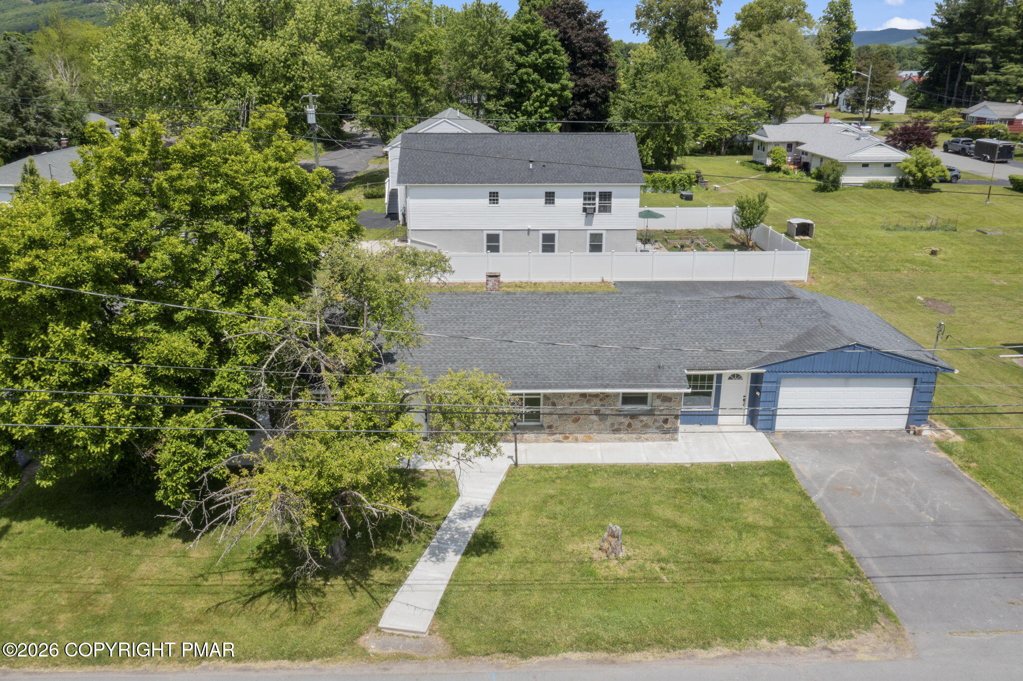 95 10th Street Property Photo 6