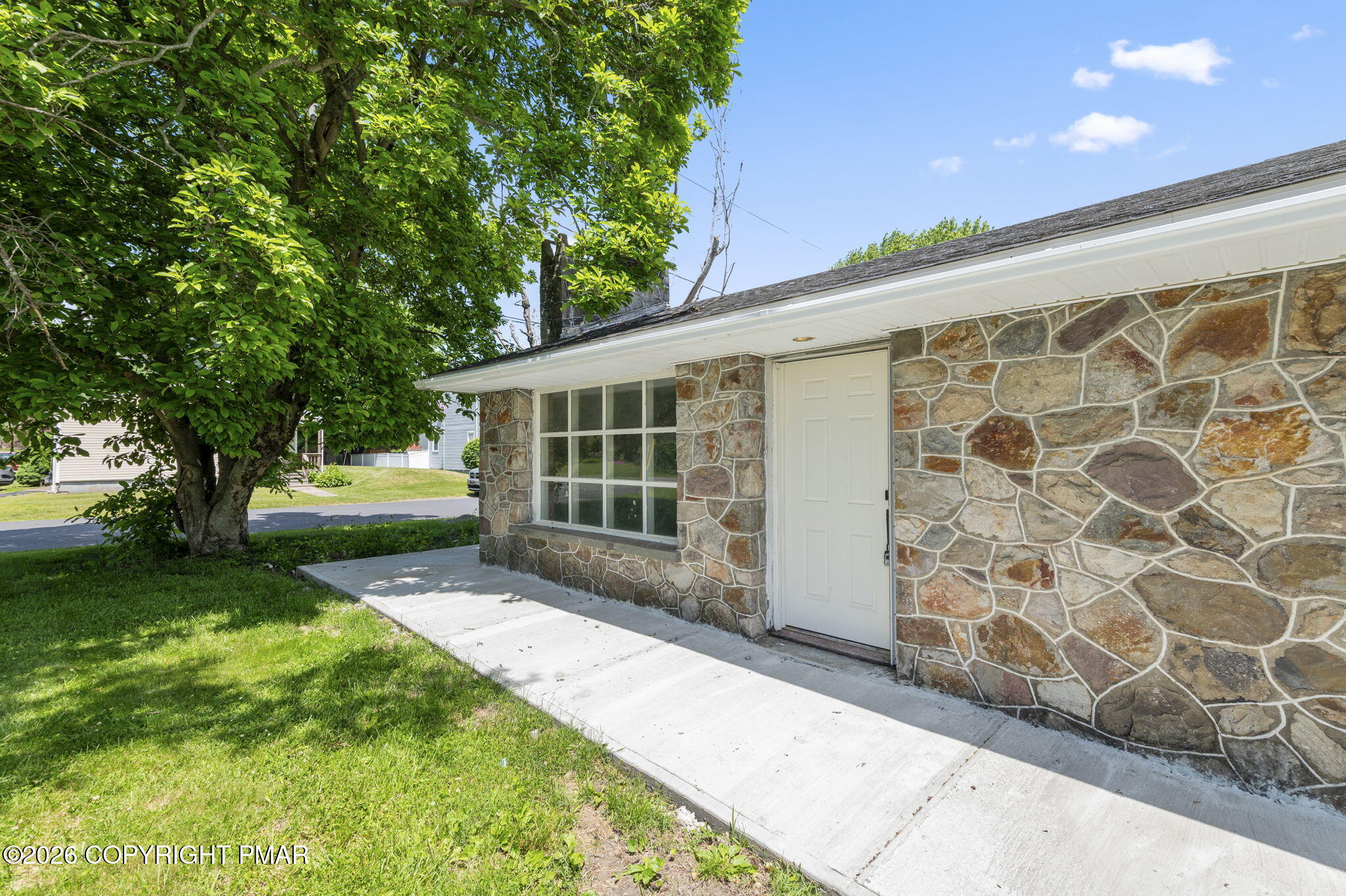 95 10th Street Property Photo 7