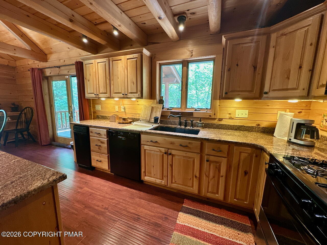 53 Hemlock Court Property Photo 4