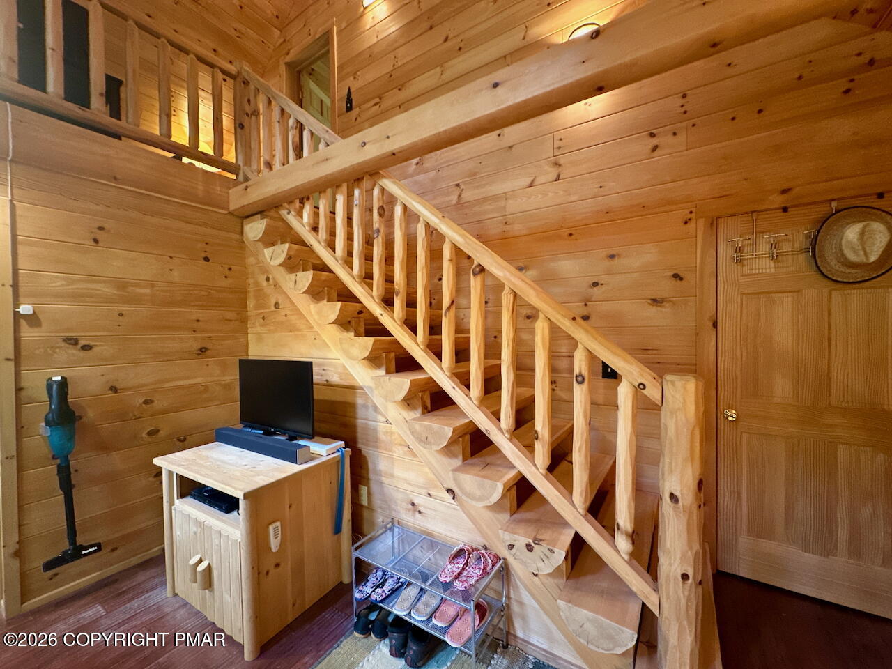 53 Hemlock Court Property Photo 7
