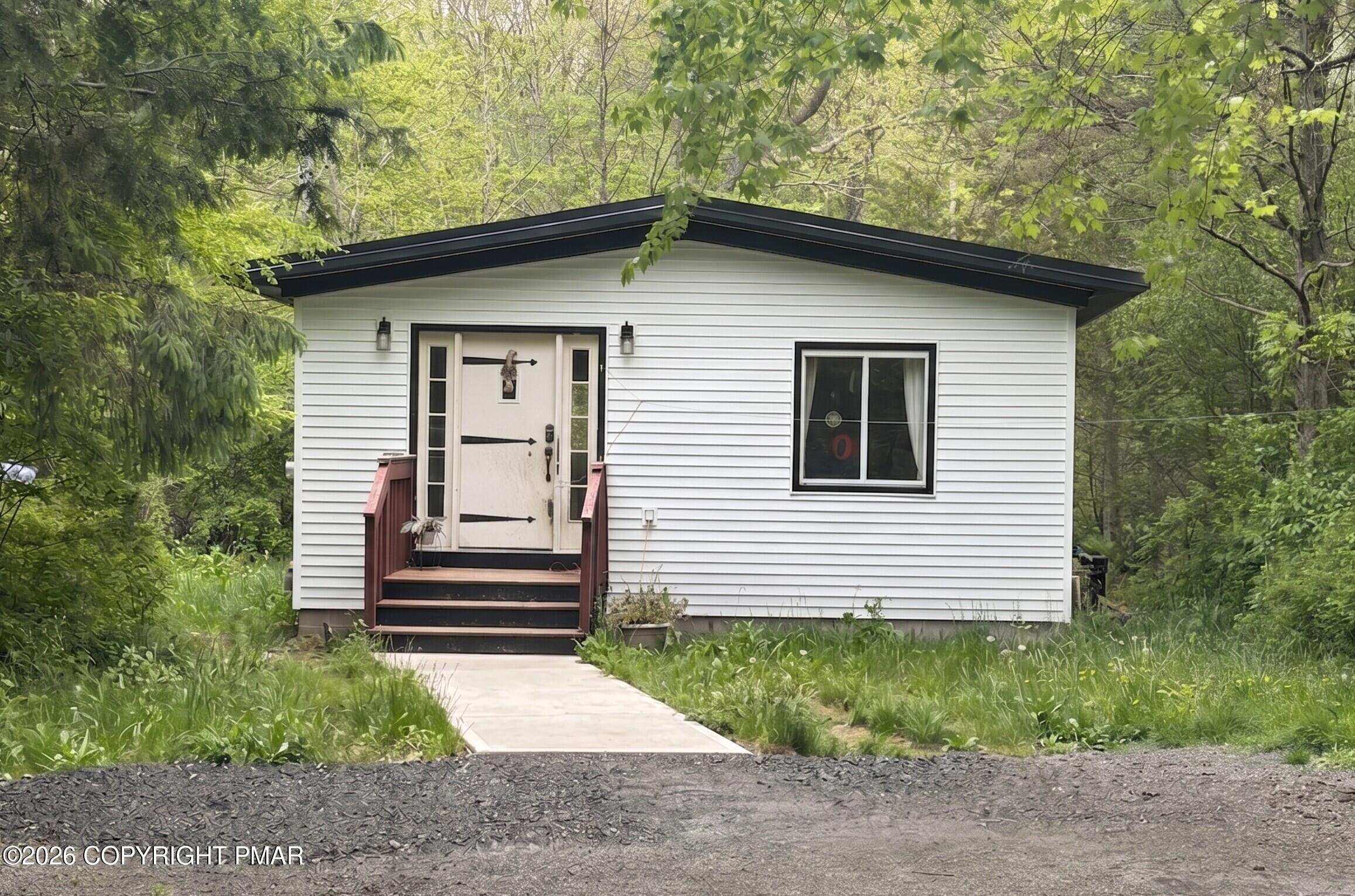 1462&1466 Pocono Lane Property Photo 4