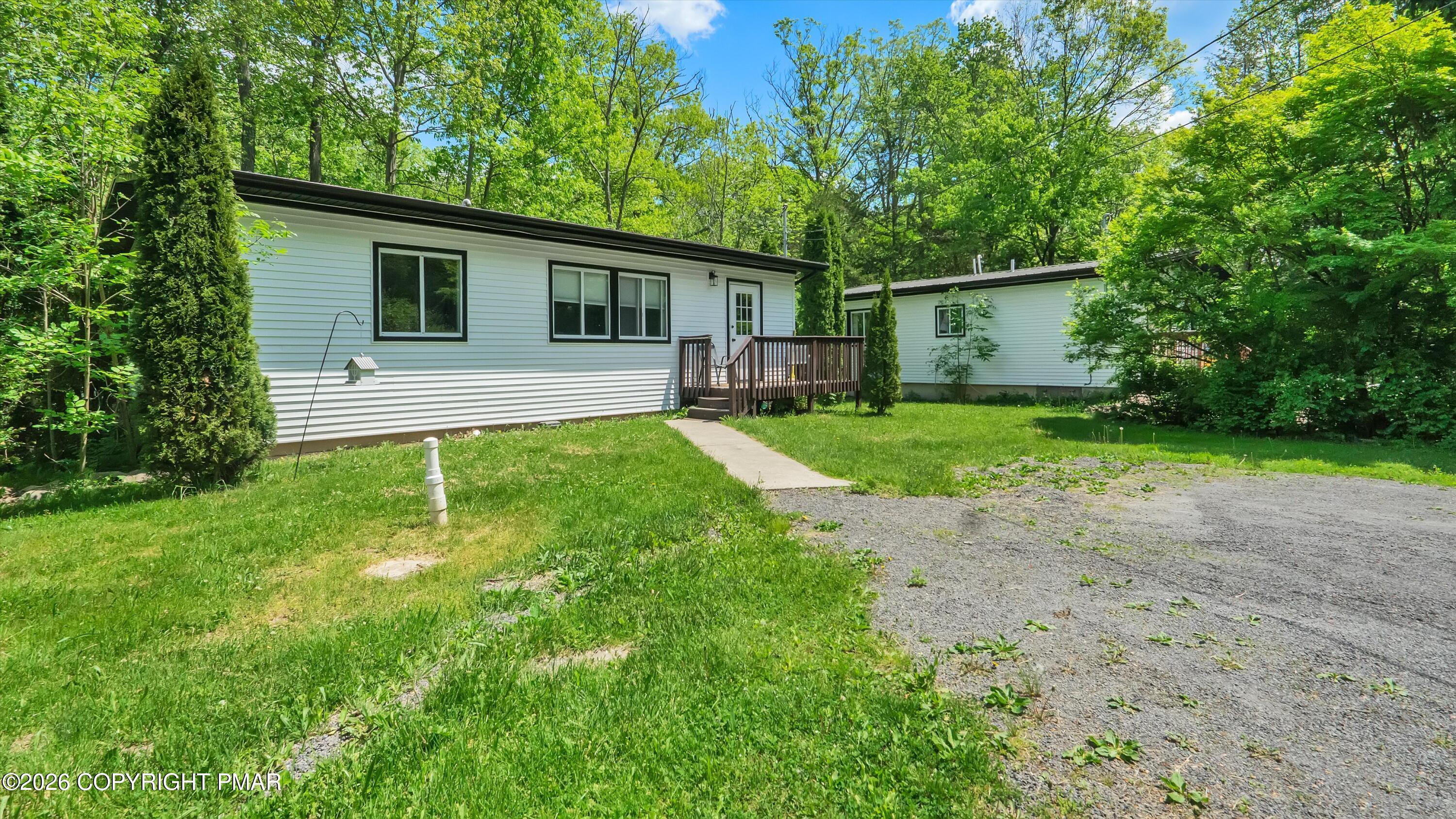 1462&1466 Pocono Lane Property Photo 9