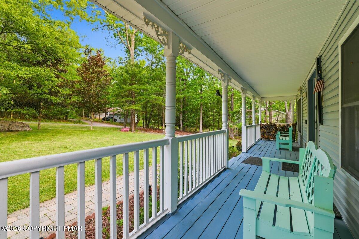 310 Estate Drive Property Photo 6