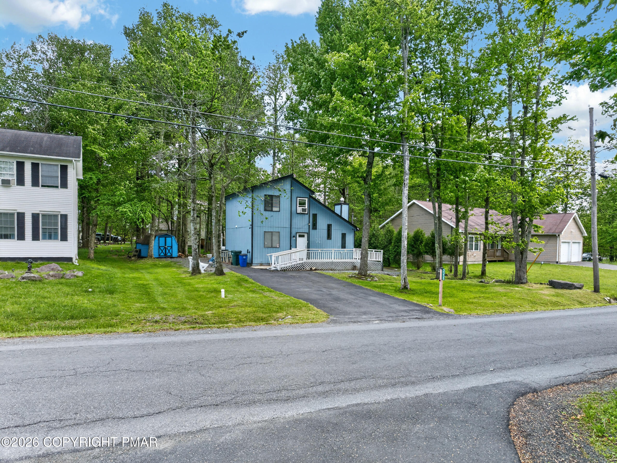 3335 Woodland Drive Property Photo 2