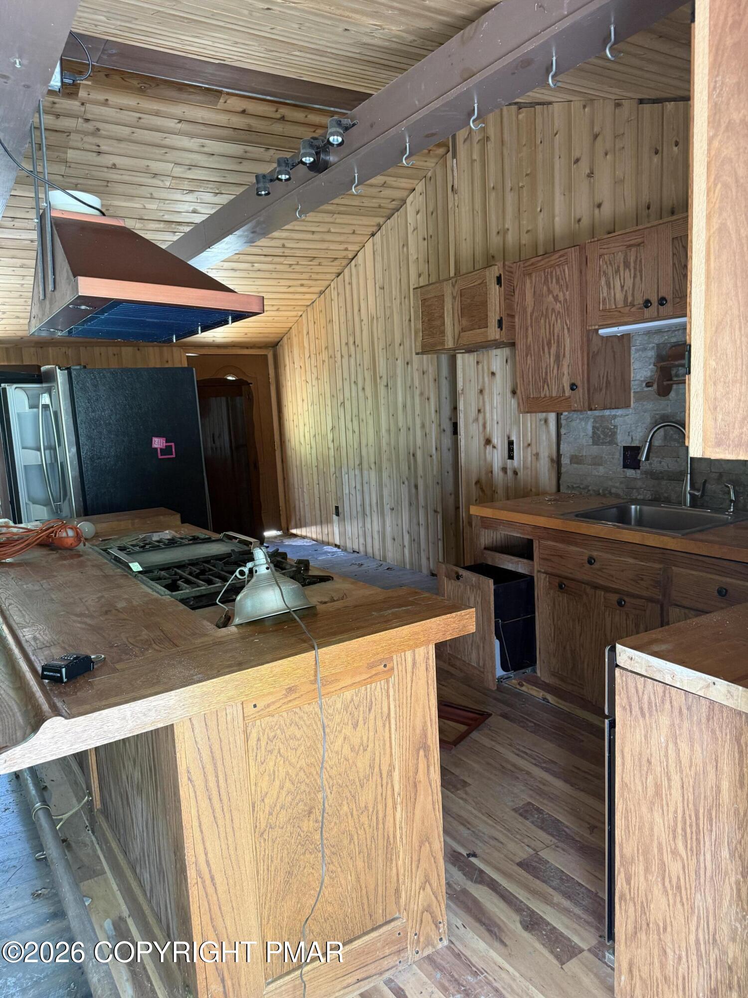 188 Lake Drive Property Photo 4