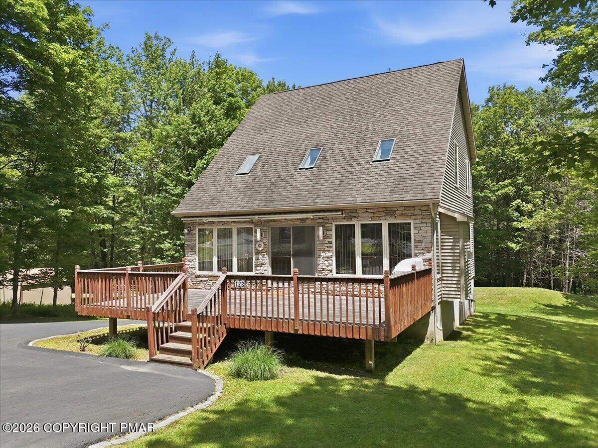 123 Wallenpaupack Drive Property Photo 4