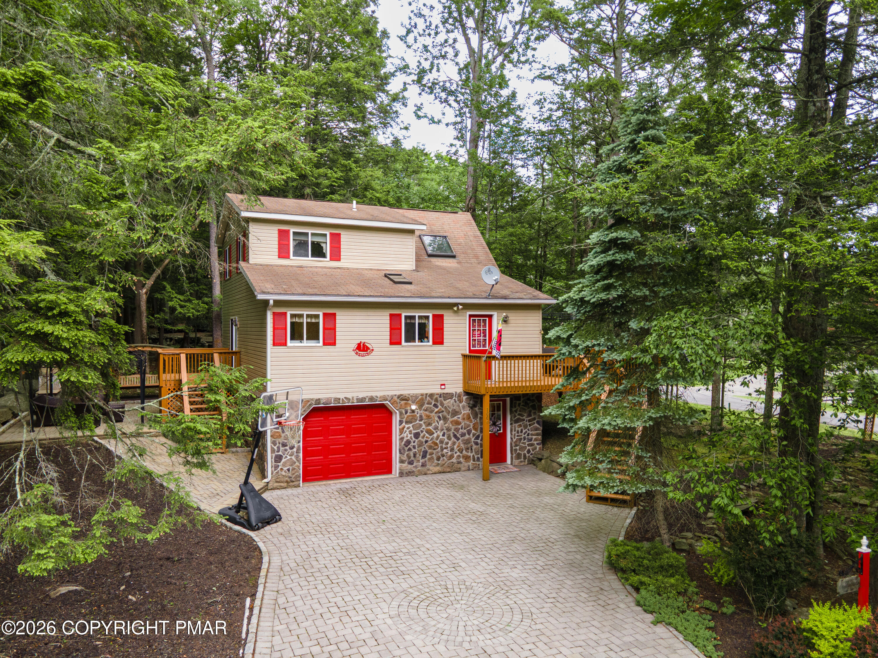 1006 Rolling Hills Drive Property Photo 1