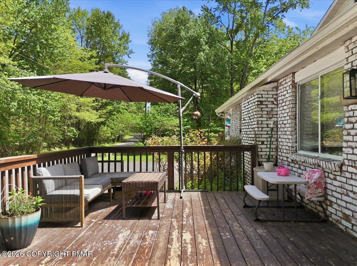 1127 Mattioli Road Property Photo 6