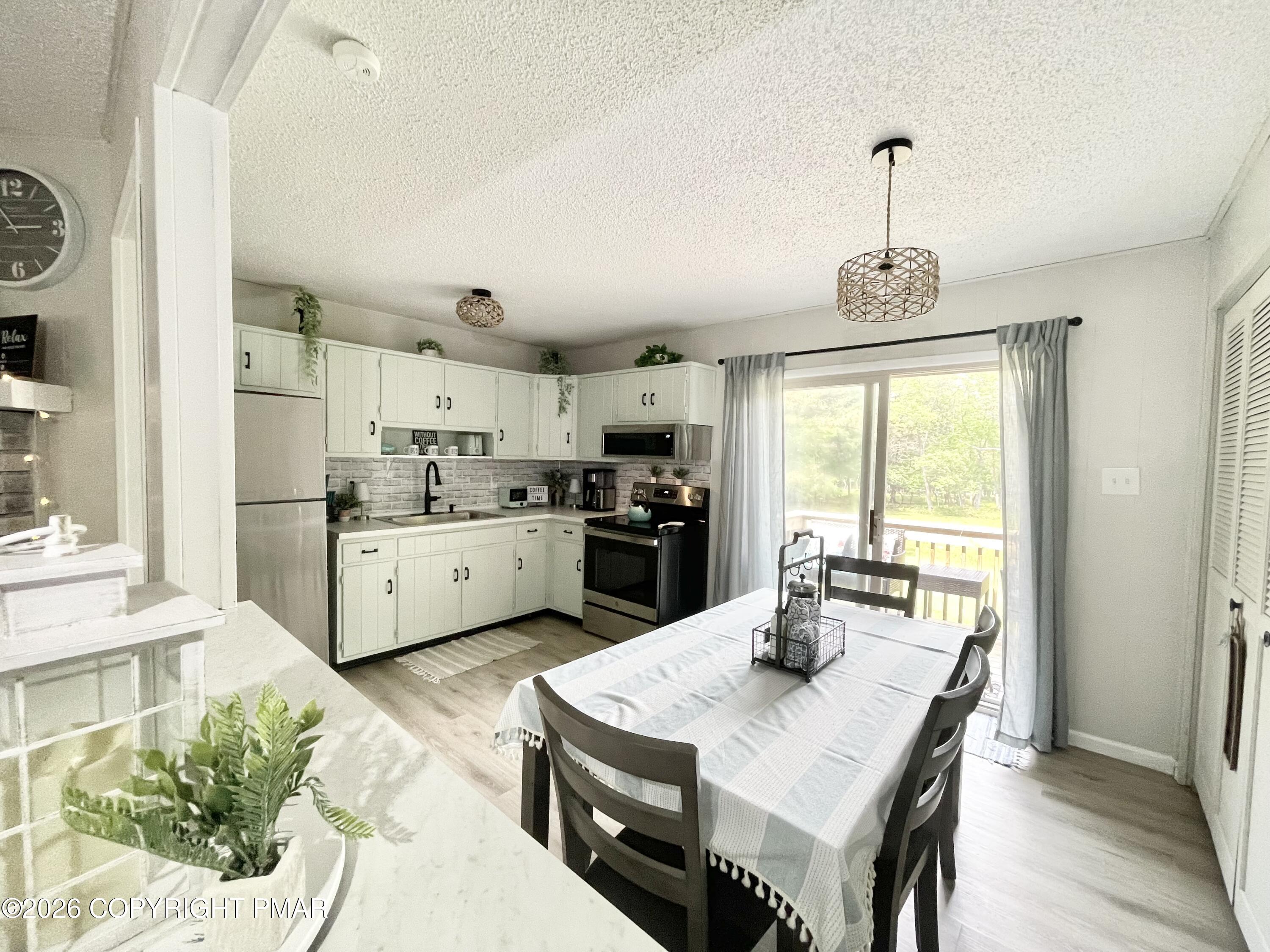 171 Lindbergh Circle Property Photo 4