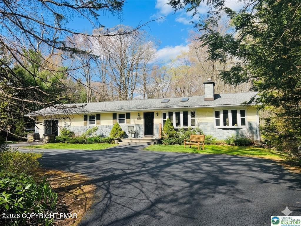215 Larch Oval Property Photo 1