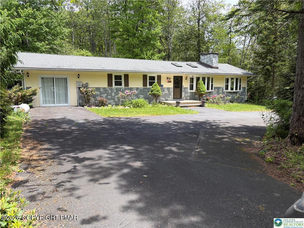 215 Larch Oval Property Photo 2