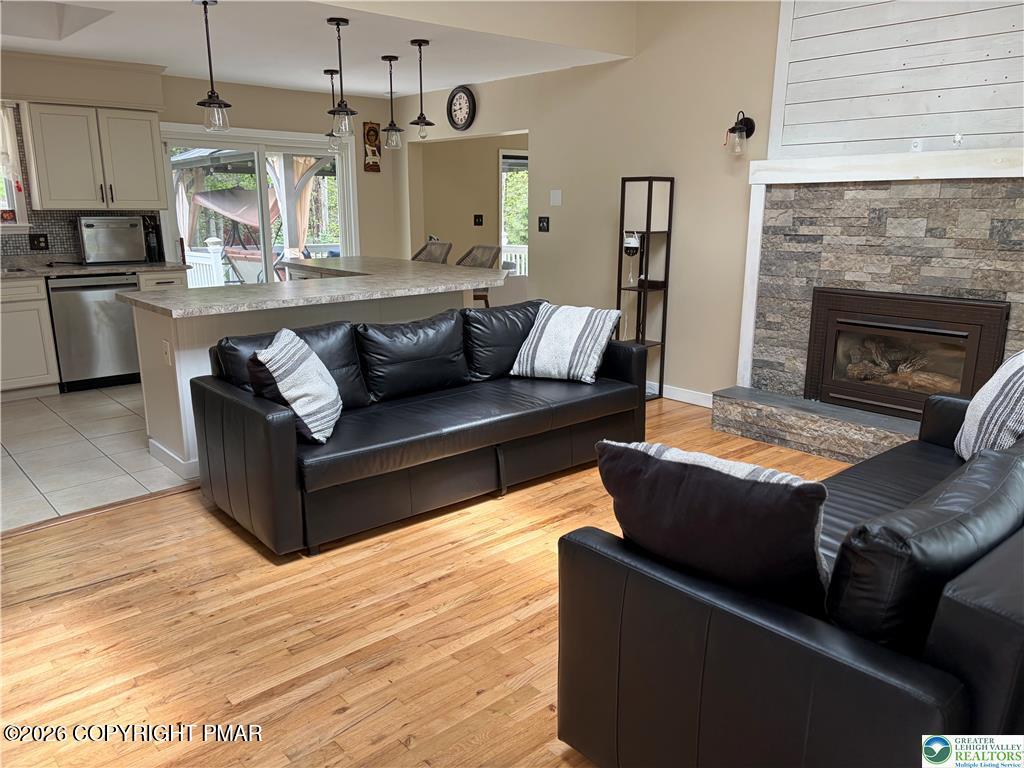 215 Larch Oval Property Photo 5