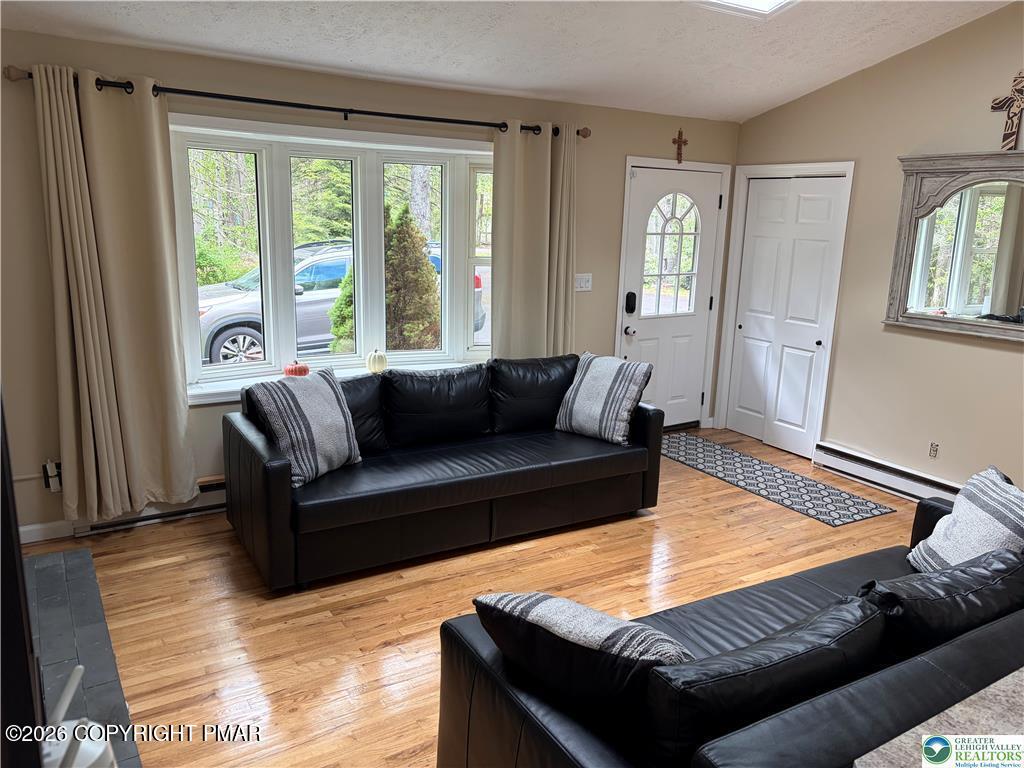 215 Larch Oval Property Photo 6
