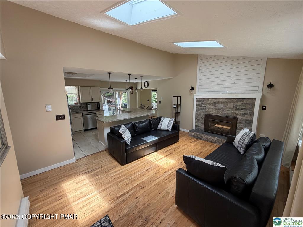 215 Larch Oval Property Photo 7
