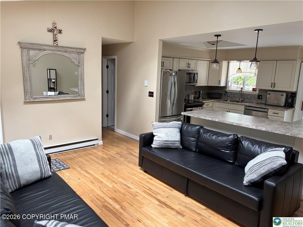 215 Larch Oval Property Photo 8