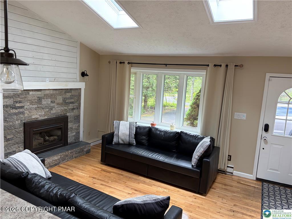215 Larch Oval Property Photo 9