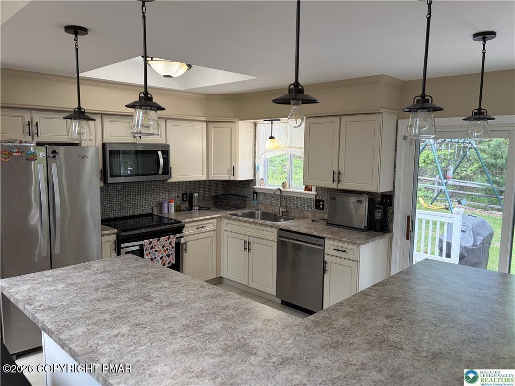 215 Larch Oval Property Photo 10