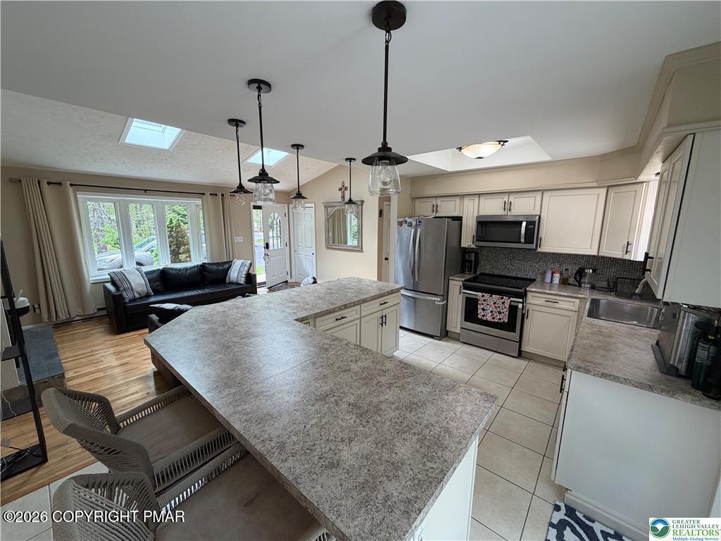 215 Larch Oval Property Photo 11
