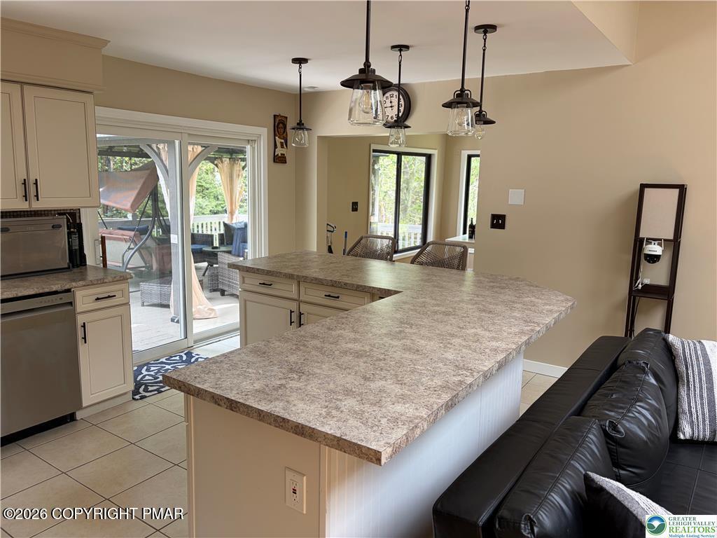 215 Larch Oval Property Photo 13