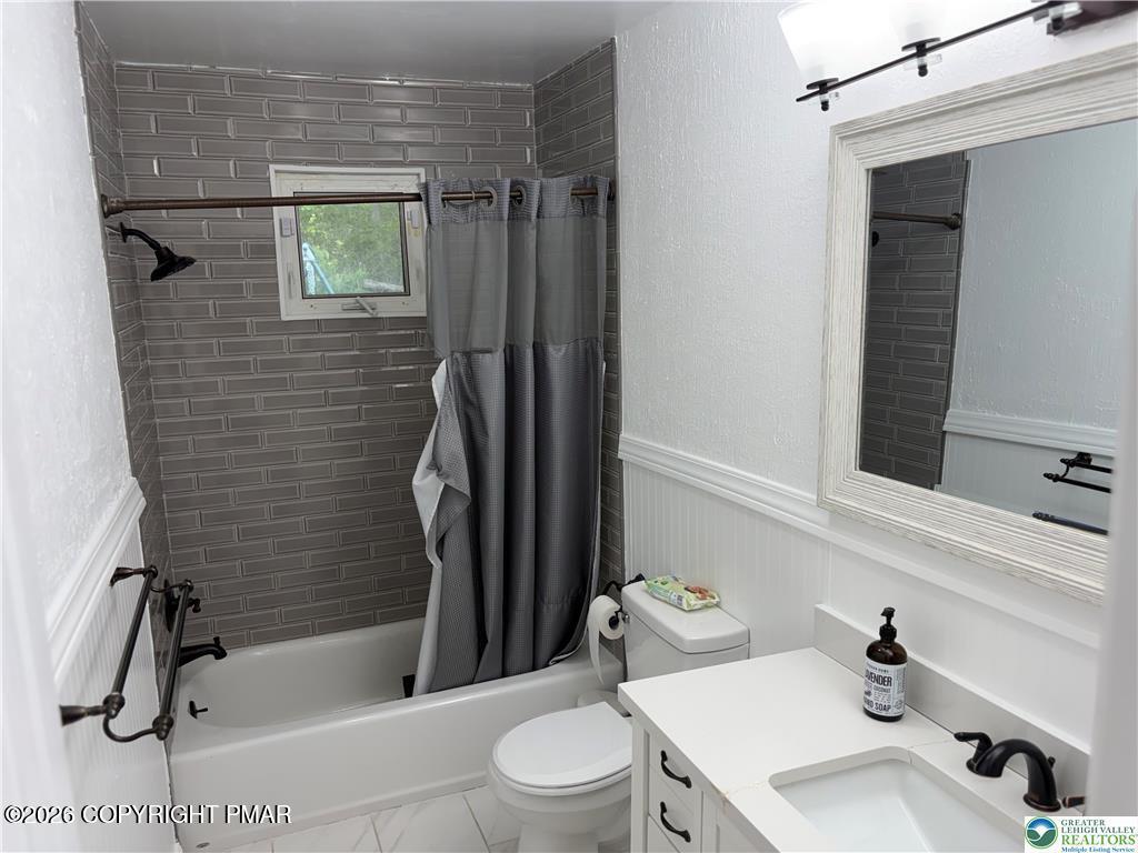 215 Larch Oval Property Photo 19