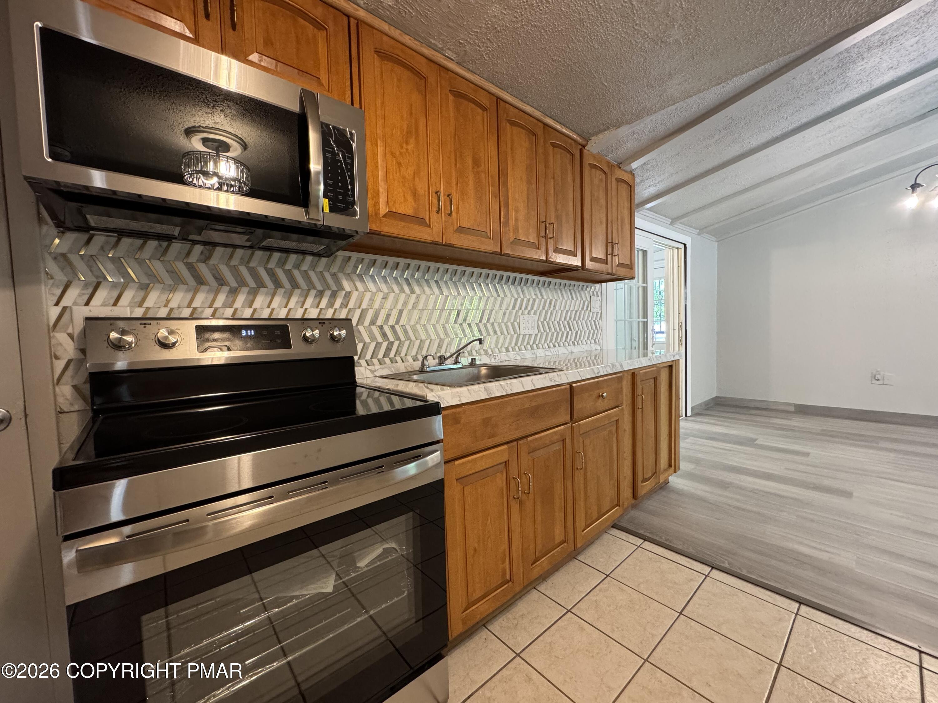 2117 Heathrow Lane Property Photo 3