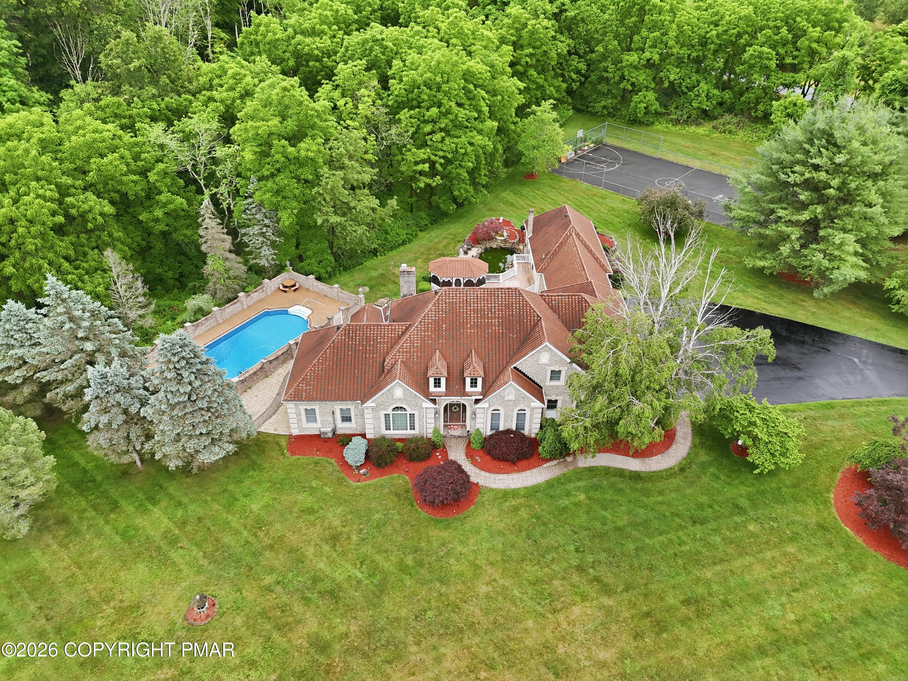 2134 Fox Run Road Property Photo 2