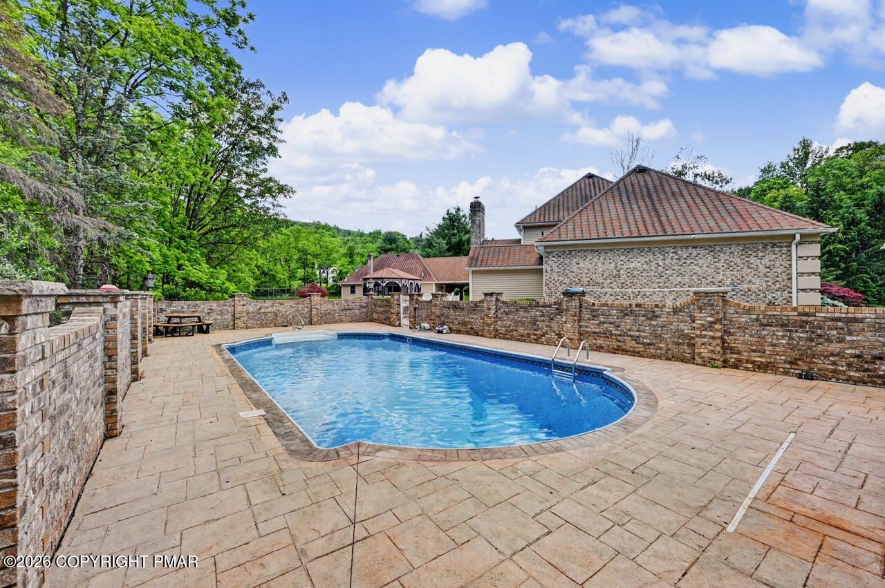 2134 Fox Run Road Property Photo 11