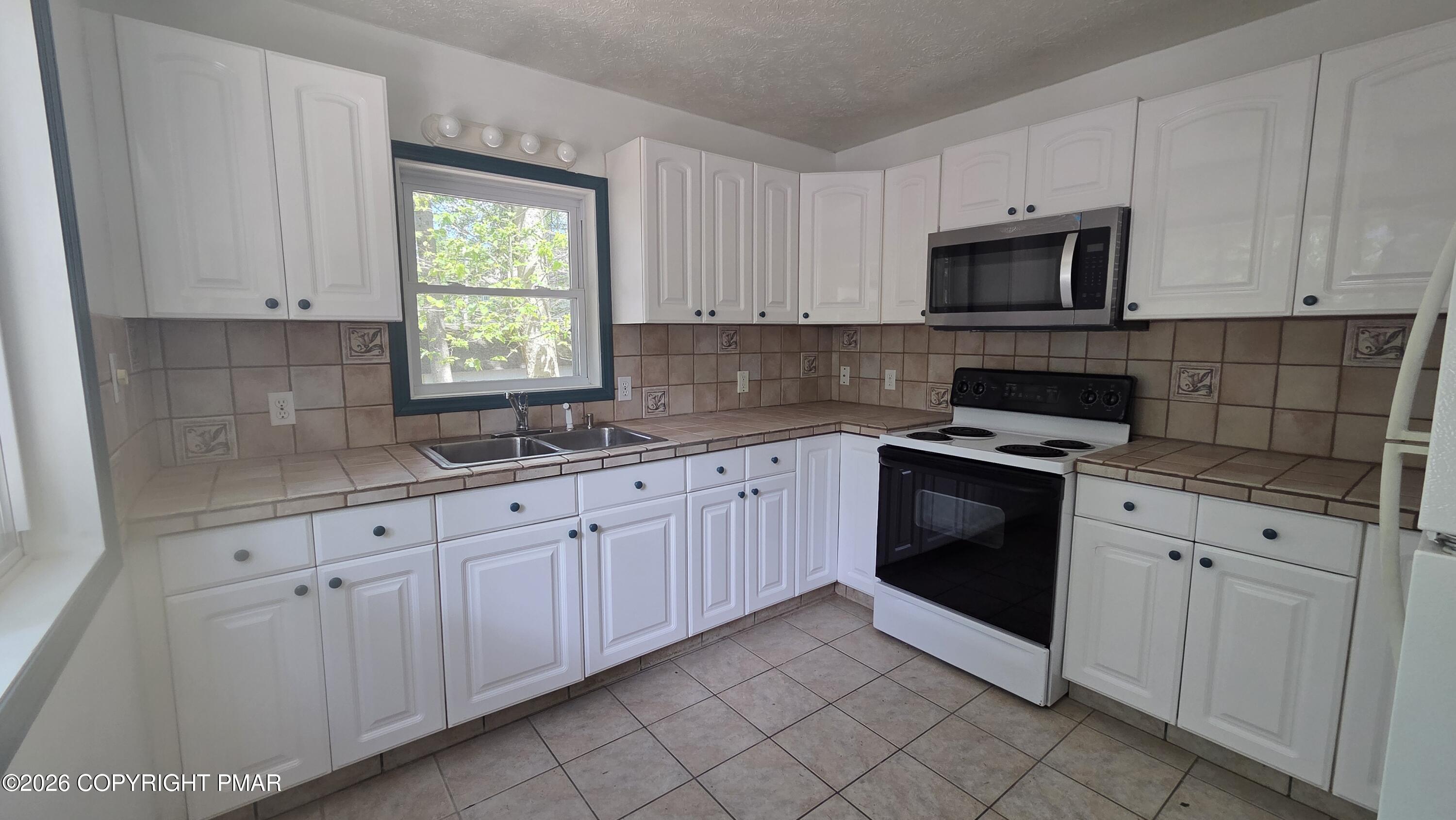 8232 Sunset Drive Property Photo 9