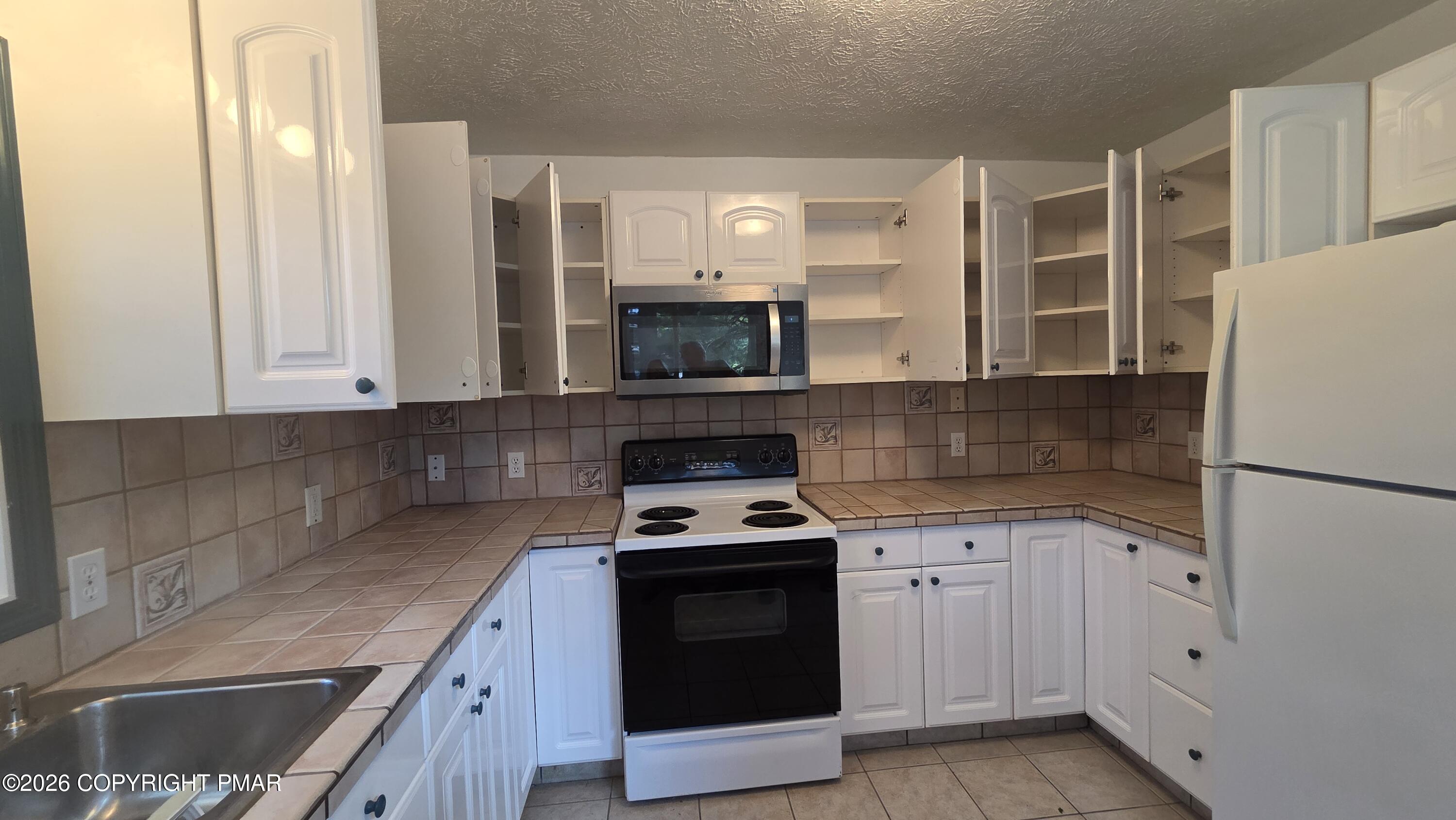 8232 Sunset Drive Property Photo 10
