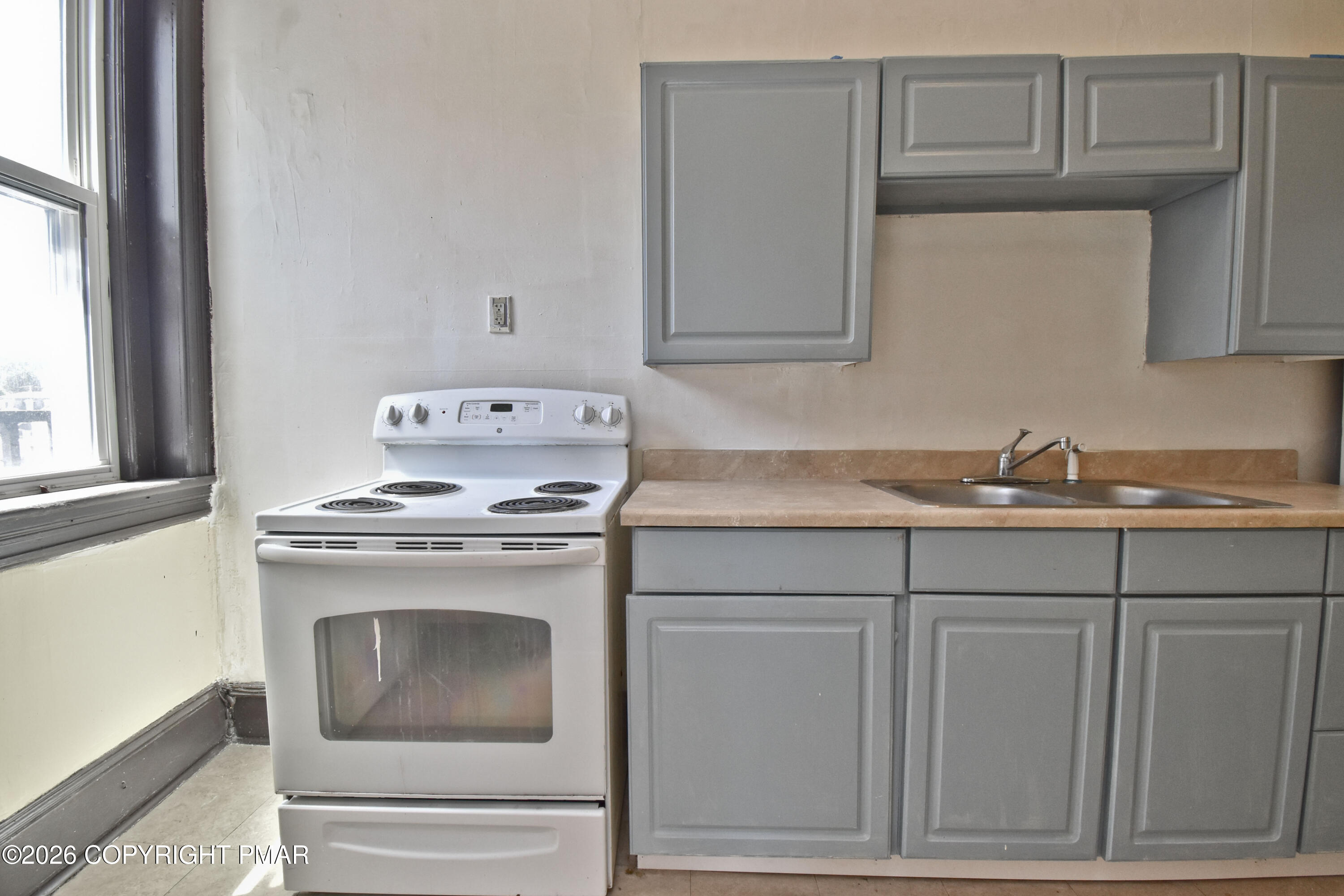 28 S Main Street Property Photo 3