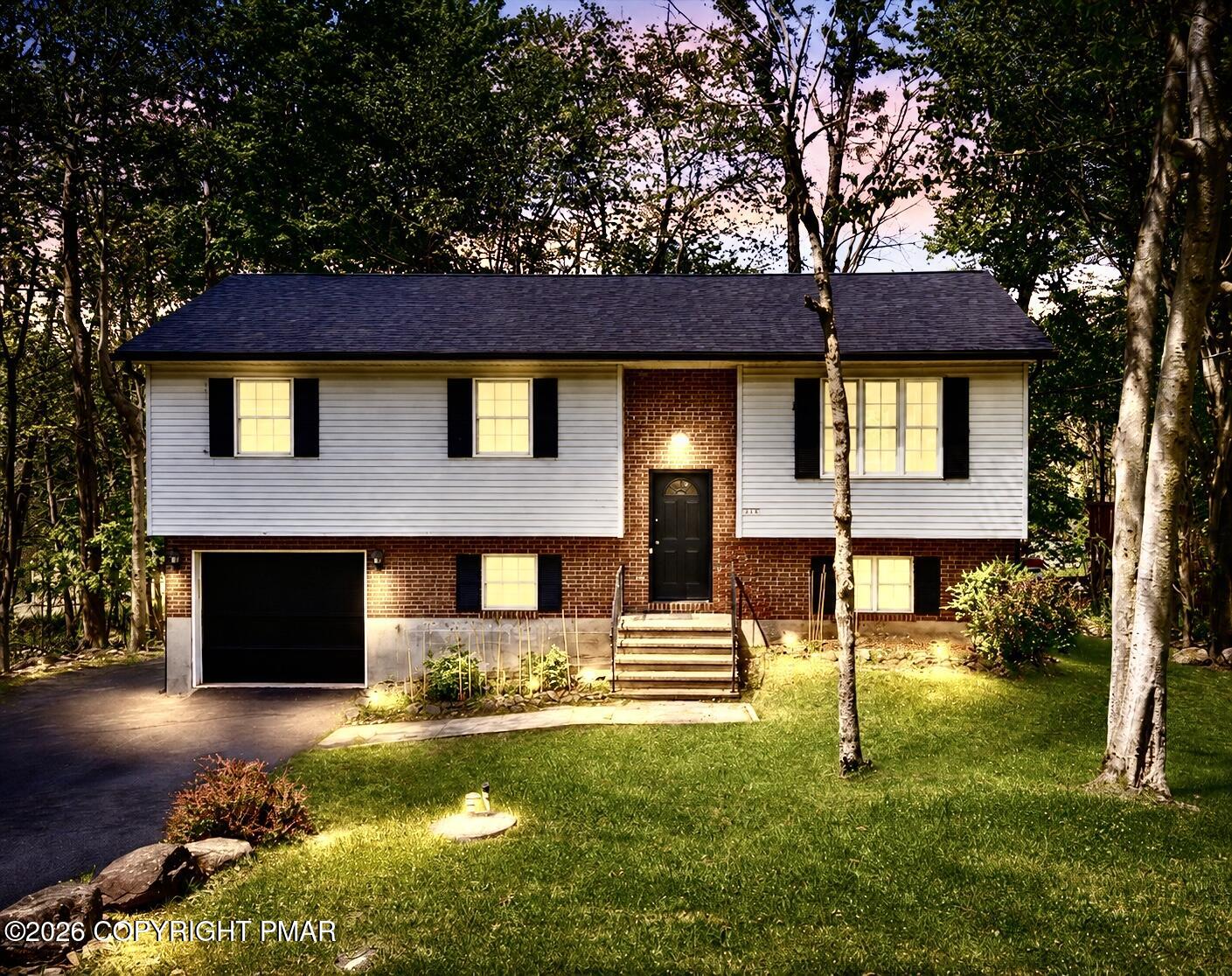 9807 Deerwood Drive Property Photo 2