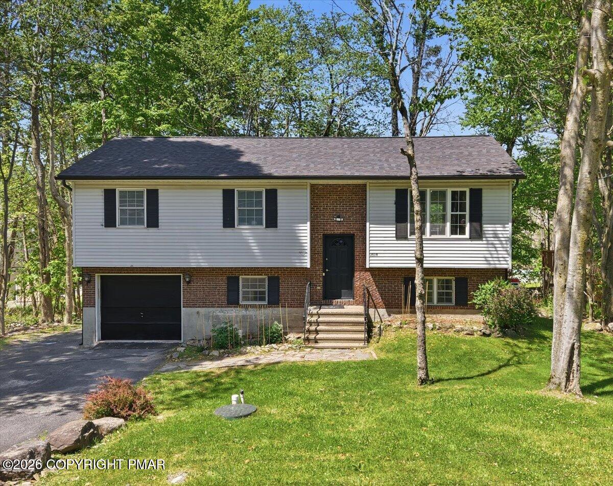 9807 Deerwood Drive Property Photo 3