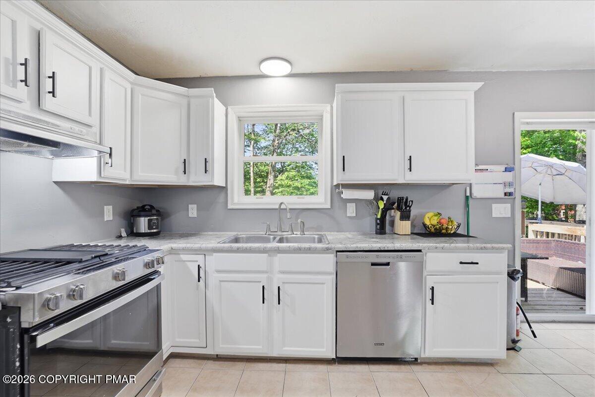 9807 Deerwood Drive Property Photo 8