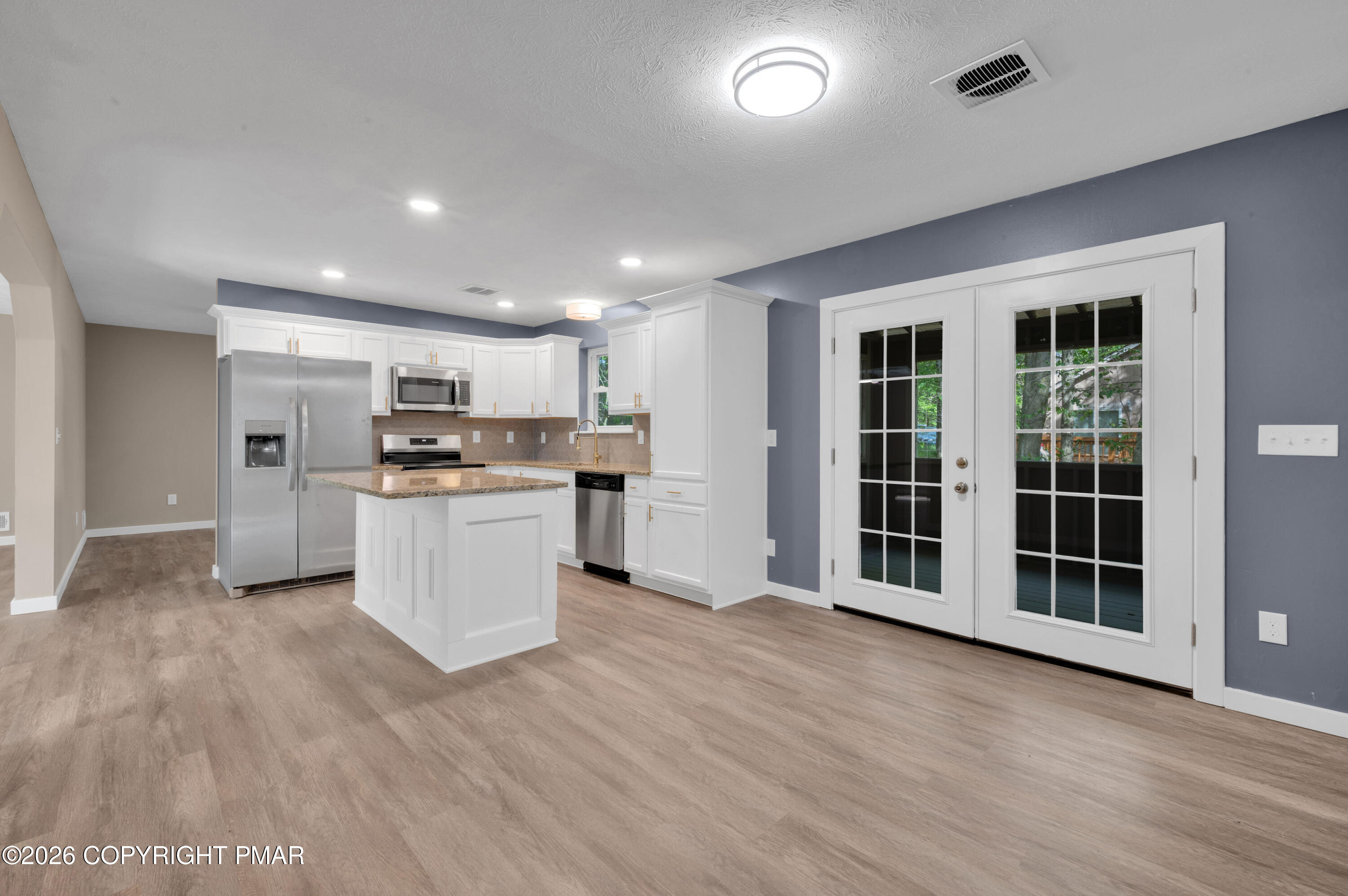 8913 Deerfield Road Property Photo 9
