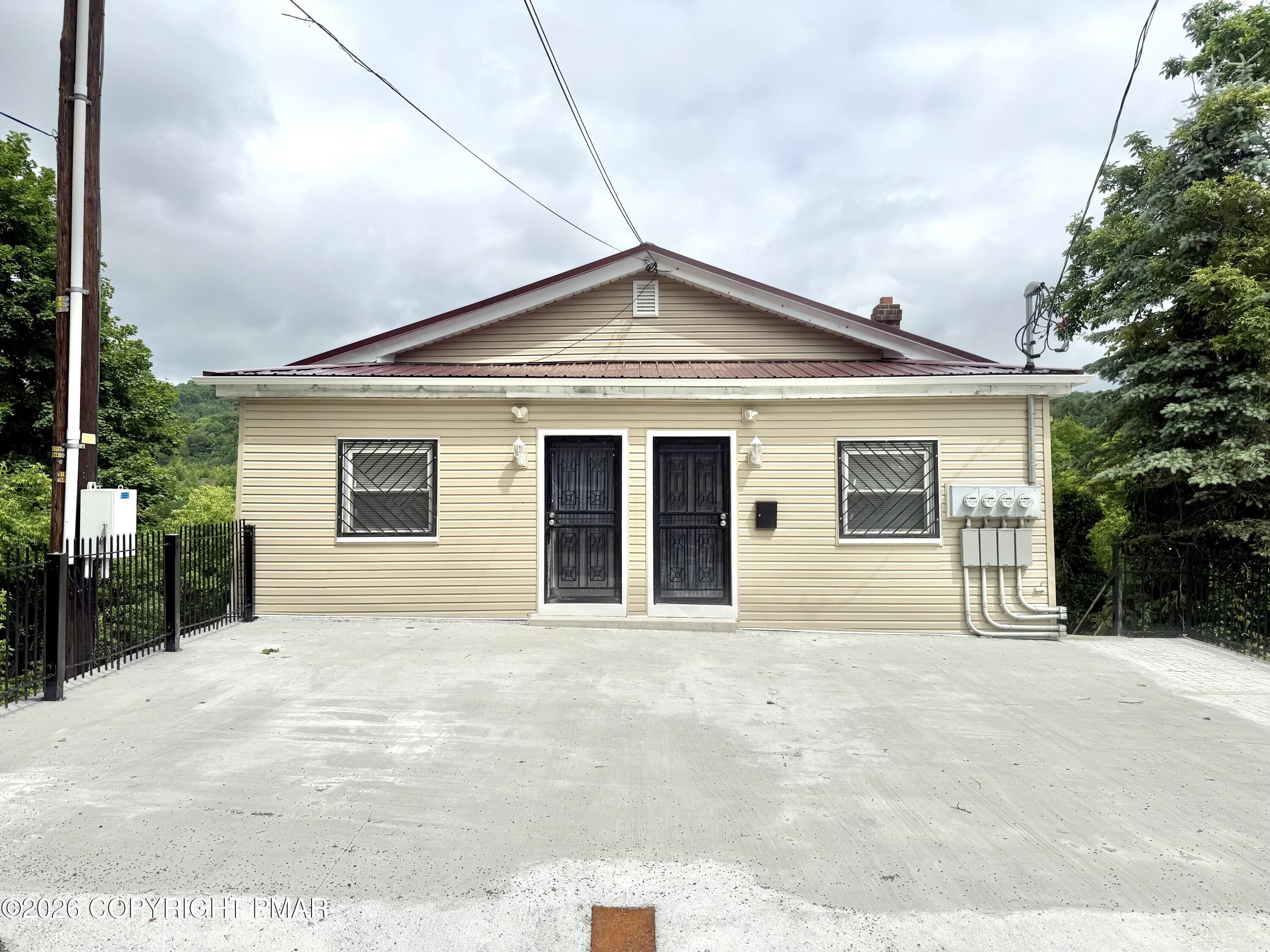 309-311 E E Ridge Street Property Photo 2