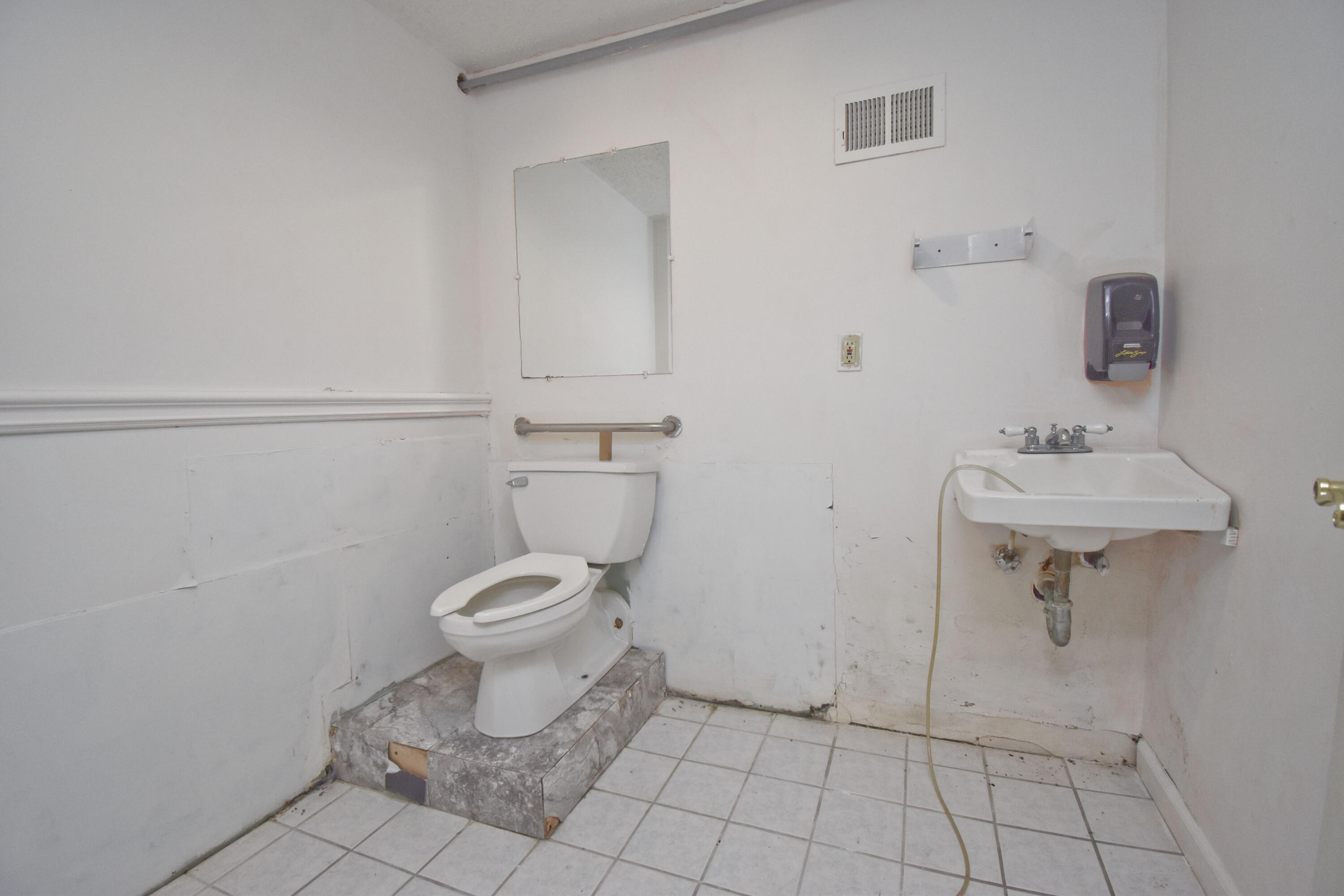 3215 N 5th Street Property Photo 6