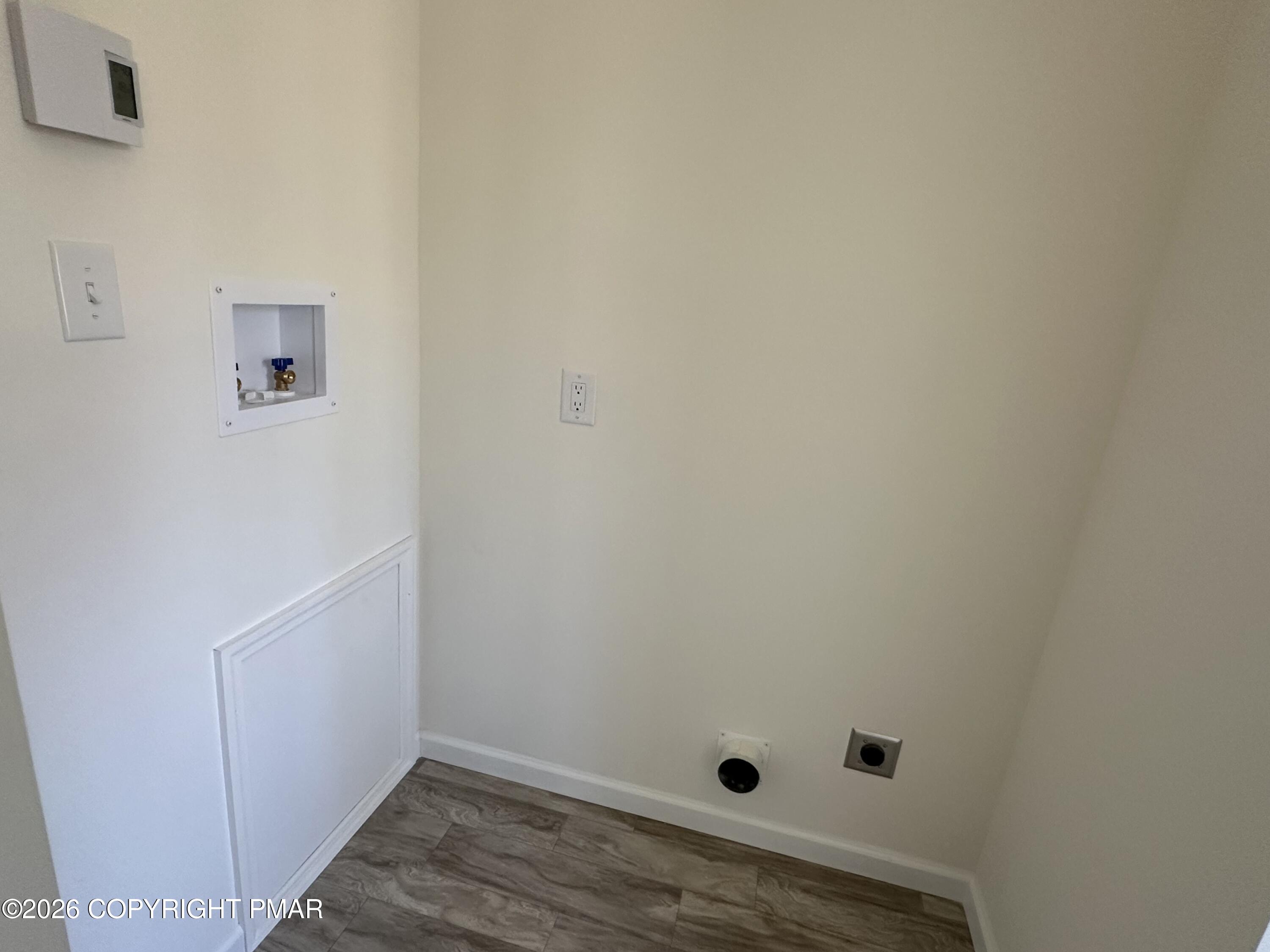 1726 Rolling Hills Drive Property Photo 9