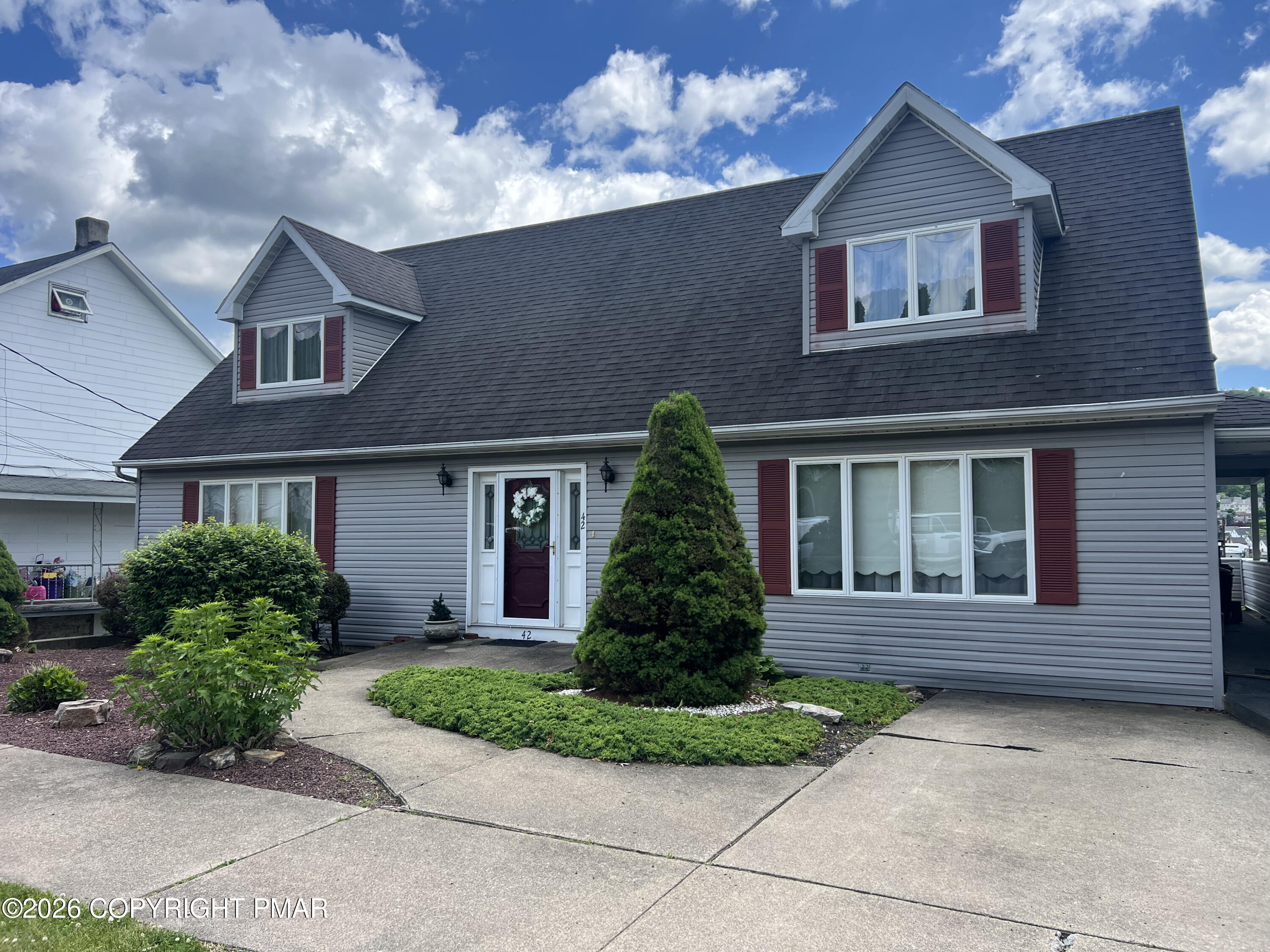 42 E Columbus Avenue Property Photo 1